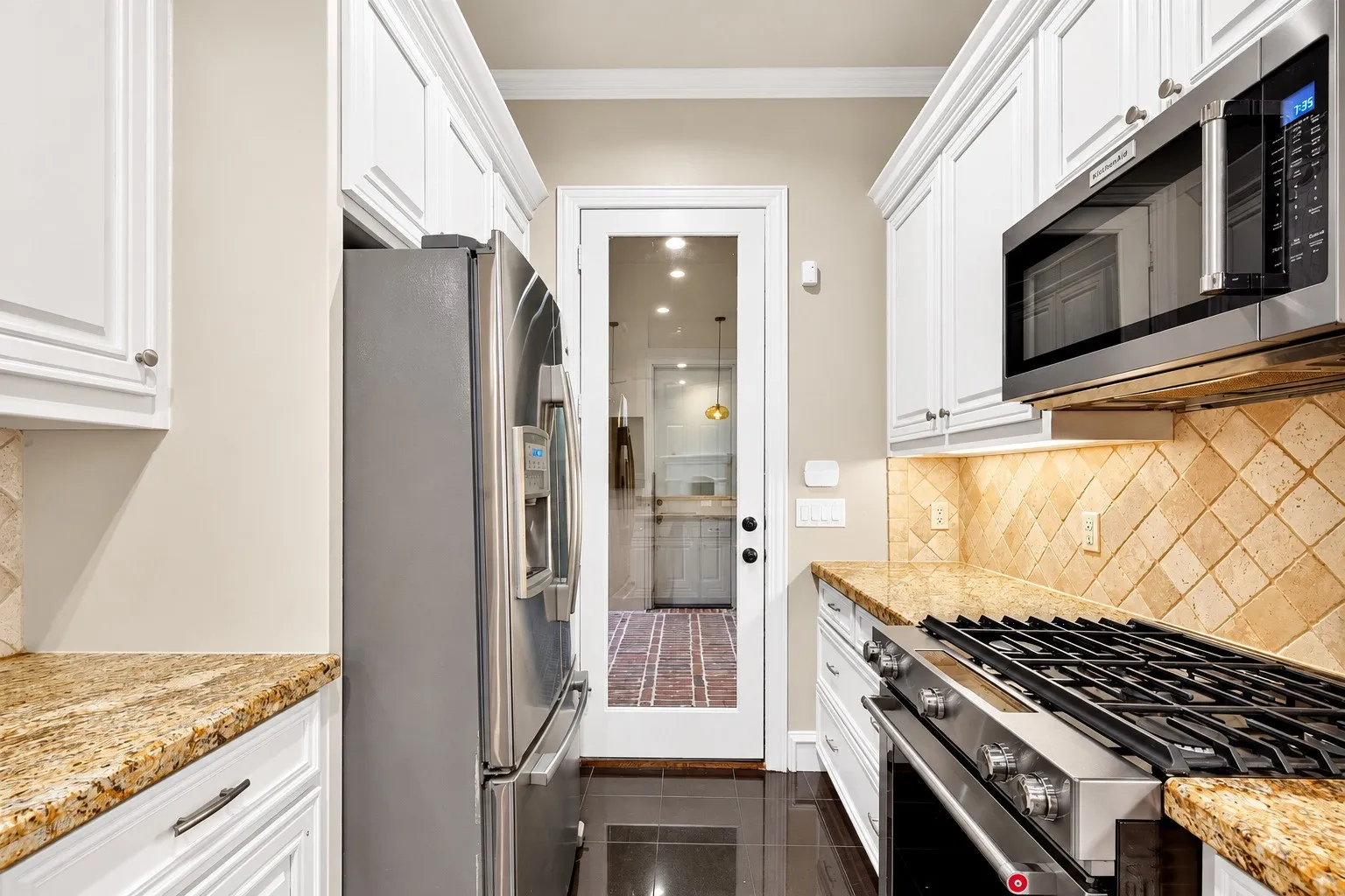 Single Family Residence For Sale in Dallas County , 5418 Martel Avenue, Dallas, Texas 75206, 3 Bedroom, 3 Bathroom, 2 Garage spaces, 2,509 Sqft, built in 2006, mls#21383131, Real Estate Agent in Dallas, Homes For Sale in Dallas county, Homes For Sale in Dallas, Realtor in Dallas Texas, Real Estate Brokerage Independent Realty Texas, Luminita Cordes Realtor