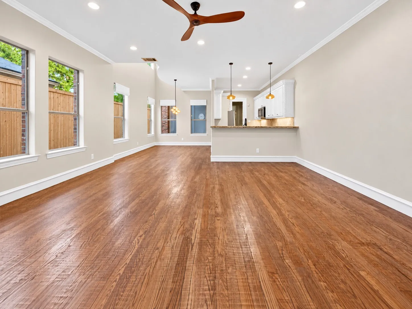 Single Family Residence For Sale in Dallas County , 5418 Martel Avenue, Dallas, Texas 75206, 3 Bedroom, 3 Bathroom, 2 Garage spaces, 2,509 Sqft, built in 2006, mls#21383131, Real Estate Agent in Dallas, Homes For Sale in Dallas county, Homes For Sale in Dallas, Realtor in Dallas Texas, Real Estate Brokerage Independent Realty Texas, Luminita Cordes Realtor