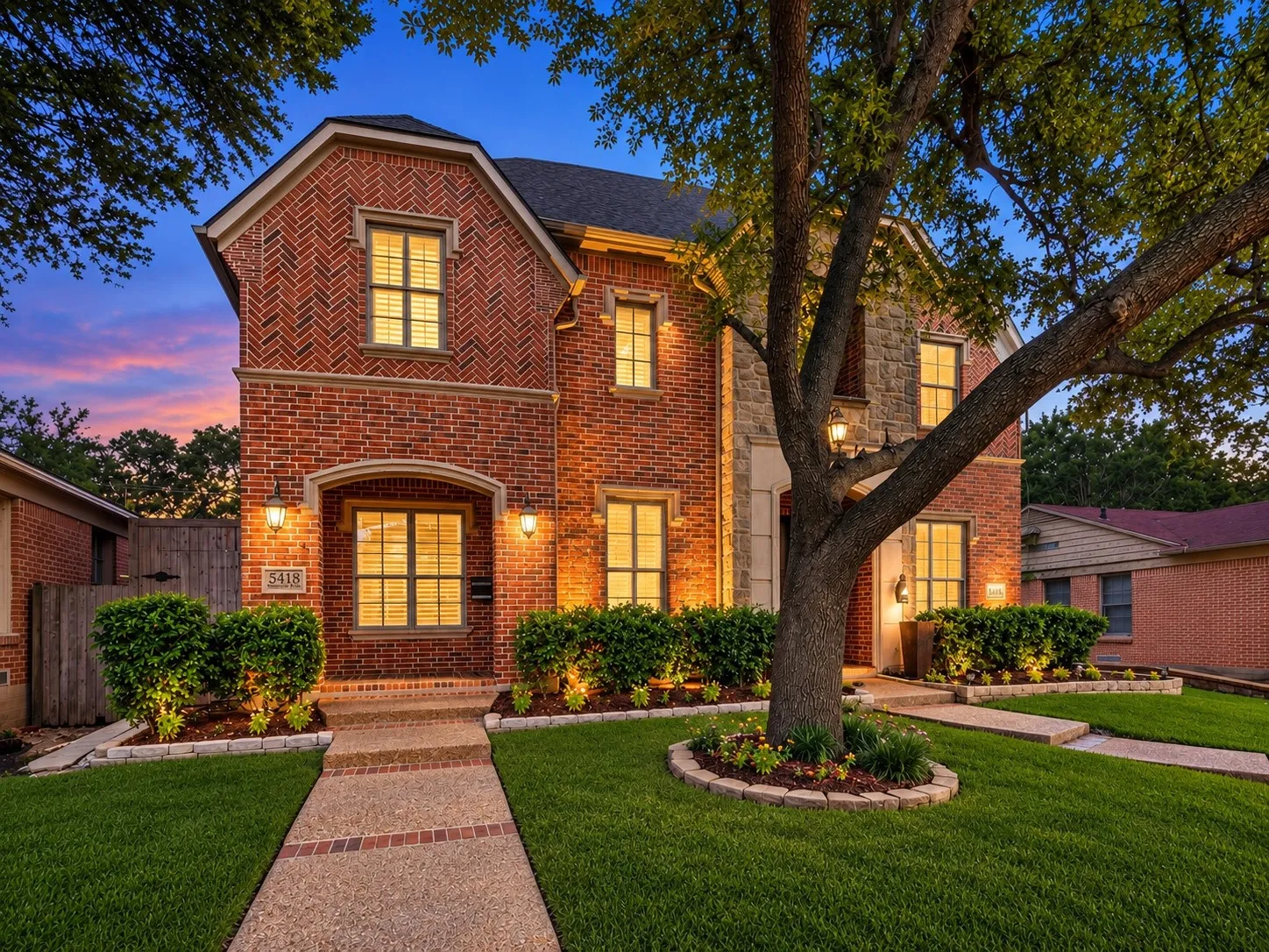 Single Family Residence For Sale in Dallas County , 5418 Martel Avenue, Dallas, Texas 75206, 3 Bedroom, 3 Bathroom, 2 Garage spaces, 2,509 Sqft, built in 2006, mls#21383131, Real Estate Agent in Dallas, Homes For Sale in Dallas county, Homes For Sale in Dallas, Realtor in Dallas Texas, Real Estate Brokerage Independent Realty Texas, Luminita Cordes Realtor