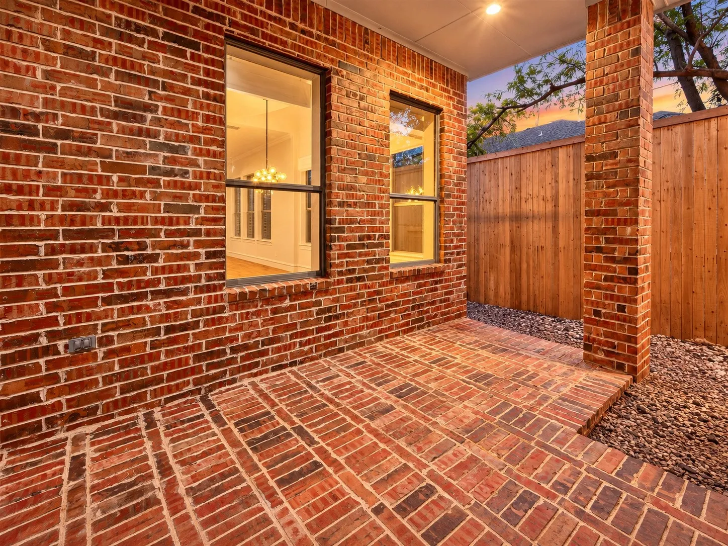 Single Family Residence For Sale in Dallas County , 5418 Martel Avenue, Dallas, Texas 75206, 3 Bedroom, 3 Bathroom, 2 Garage spaces, 2,509 Sqft, built in 2006, mls#21383131, Real Estate Agent in Dallas, Homes For Sale in Dallas county, Homes For Sale in Dallas, Realtor in Dallas Texas, Real Estate Brokerage Independent Realty Texas, Luminita Cordes Realtor