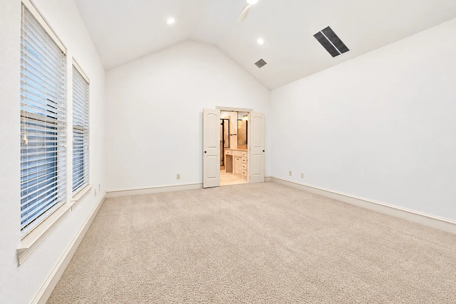 Single Family Residence For Sale in Dallas County , 5418 Martel Avenue, Dallas, Texas 75206, 3 Bedroom, 3 Bathroom, 2 Garage spaces, 2,509 Sqft, built in 2006, mls#21383131, Real Estate Agent in Dallas, Homes For Sale in Dallas county, Homes For Sale in Dallas, Realtor in Dallas Texas, Real Estate Brokerage Independent Realty Texas, Luminita Cordes Realtor