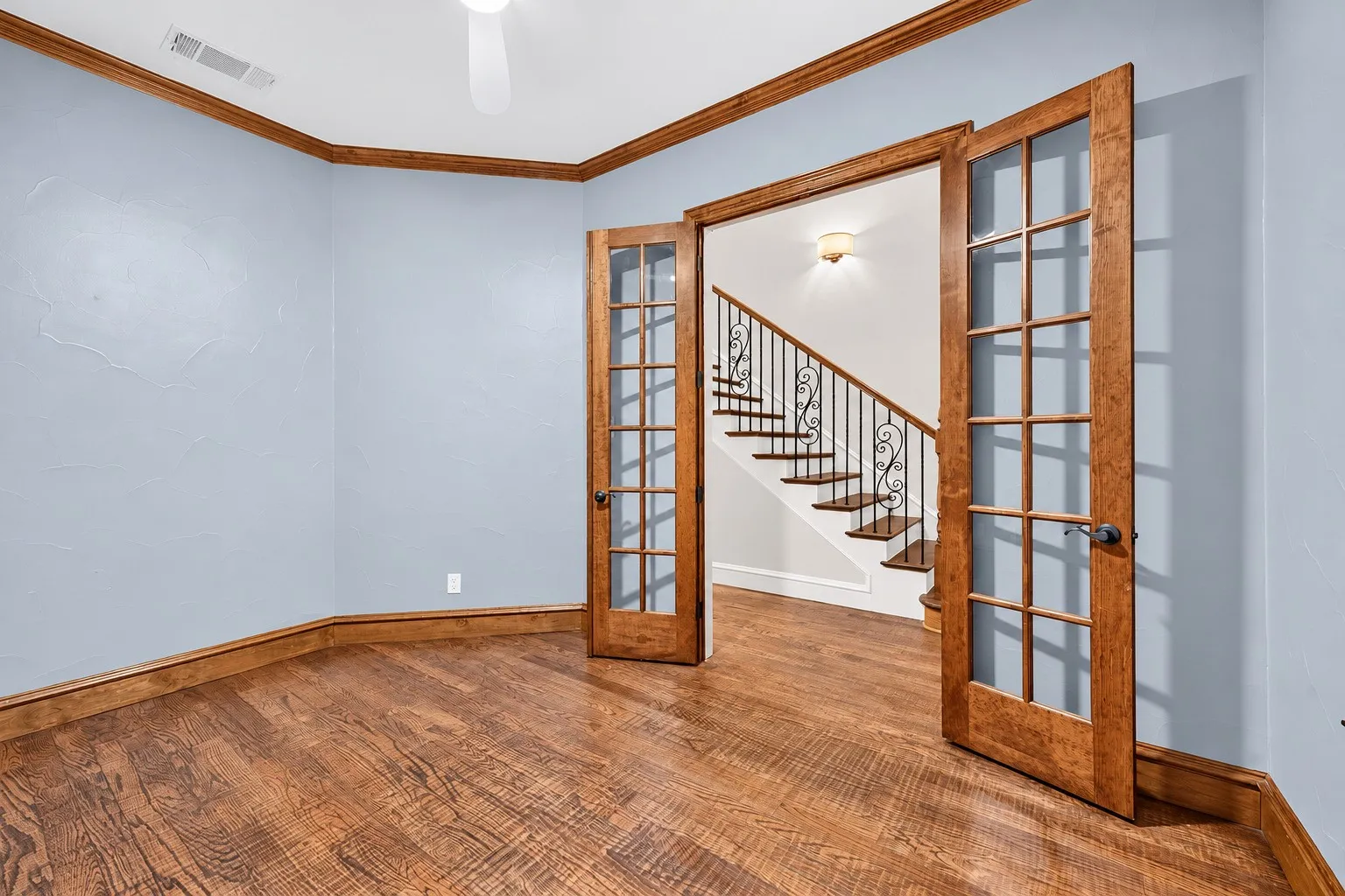 Single Family Residence For Sale in Dallas County , 5418 Martel Avenue, Dallas, Texas 75206, 3 Bedroom, 3 Bathroom, 2 Garage spaces, 2,509 Sqft, built in 2006, mls#21383131, Real Estate Agent in Dallas, Homes For Sale in Dallas county, Homes For Sale in Dallas, Realtor in Dallas Texas, Real Estate Brokerage Independent Realty Texas, Luminita Cordes Realtor