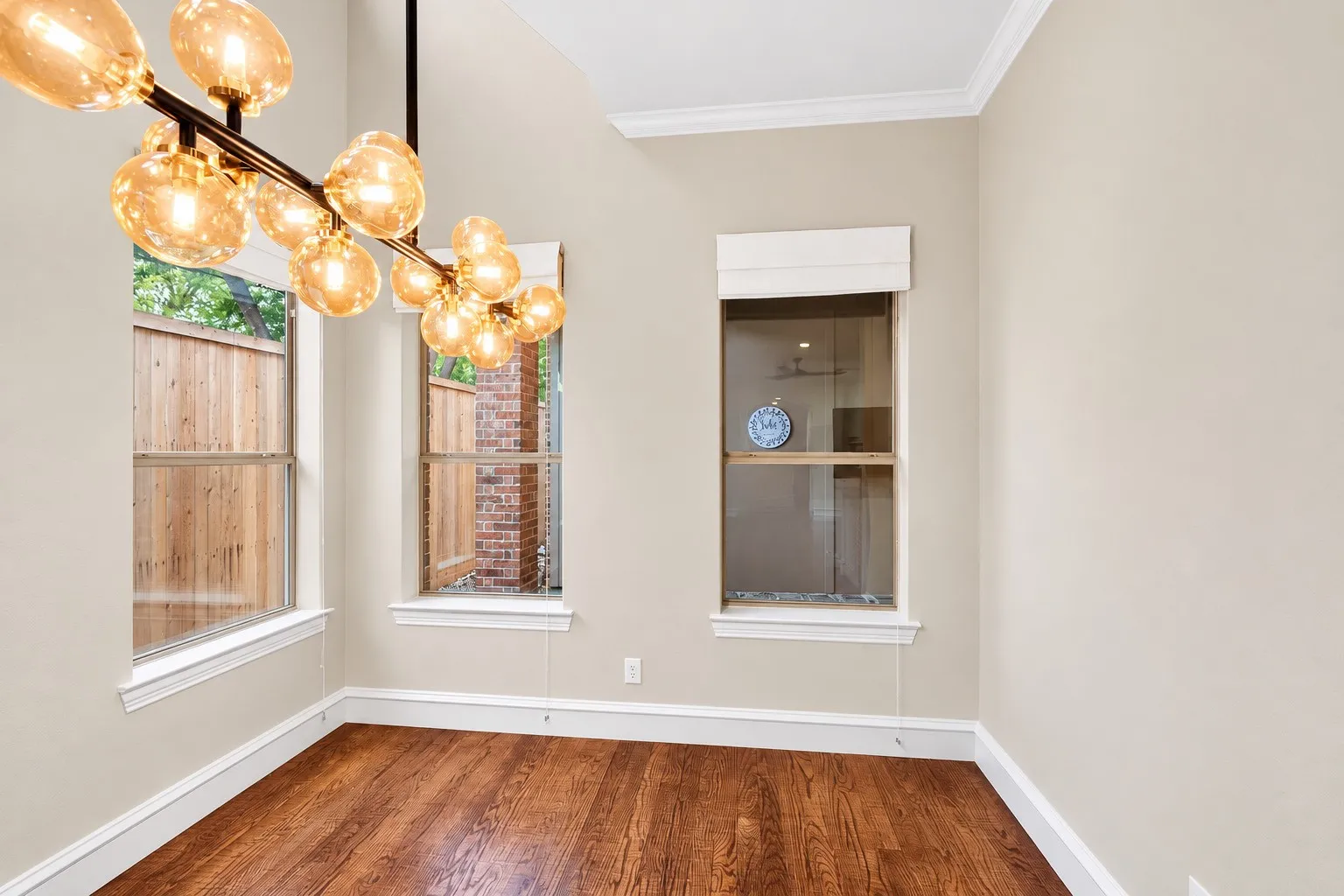 Single Family Residence For Sale in Dallas County , 5418 Martel Avenue, Dallas, Texas 75206, 3 Bedroom, 3 Bathroom, 2 Garage spaces, 2,509 Sqft, built in 2006, mls#21383131, Real Estate Agent in Dallas, Homes For Sale in Dallas county, Homes For Sale in Dallas, Realtor in Dallas Texas, Real Estate Brokerage Independent Realty Texas, Luminita Cordes Realtor