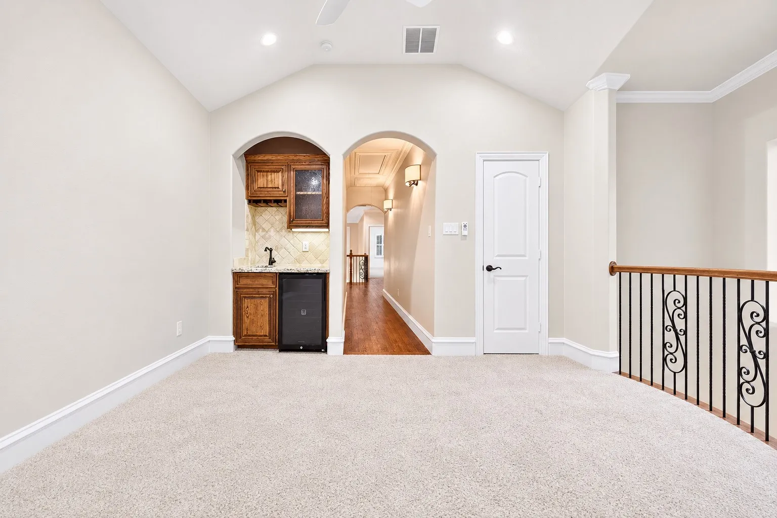 Single Family Residence For Sale in Dallas County , 5418 Martel Avenue, Dallas, Texas 75206, 3 Bedroom, 3 Bathroom, 2 Garage spaces, 2,509 Sqft, built in 2006, mls#21383131, Real Estate Agent in Dallas, Homes For Sale in Dallas county, Homes For Sale in Dallas, Realtor in Dallas Texas, Real Estate Brokerage Independent Realty Texas, Luminita Cordes Realtor