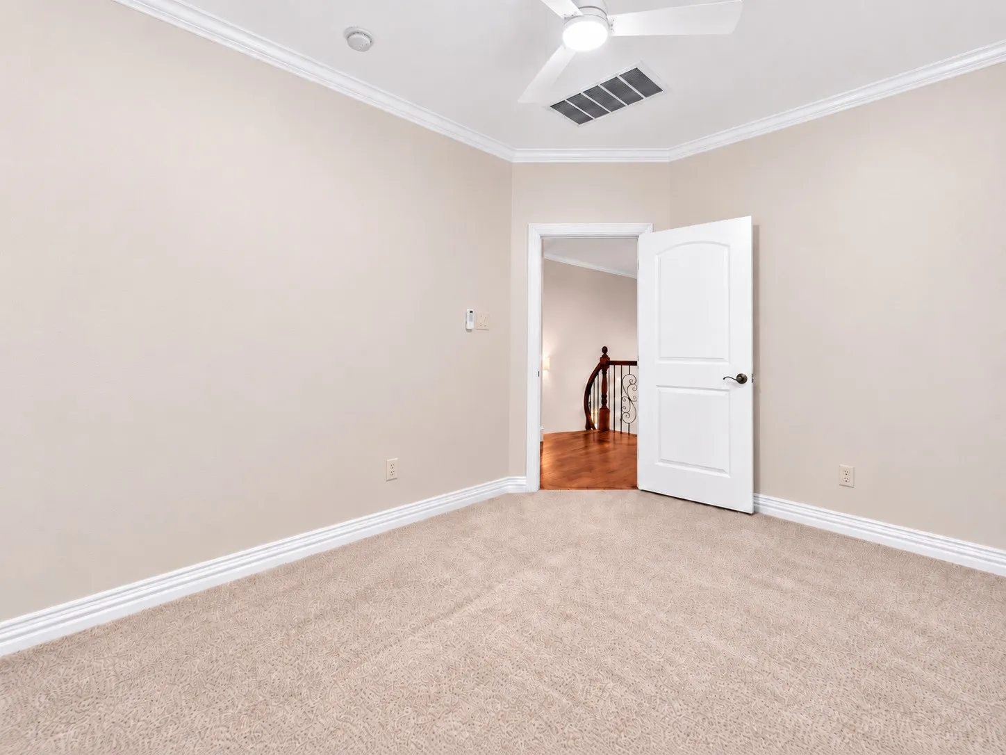 Single Family Residence For Sale in Dallas County , 5418 Martel Avenue, Dallas, Texas 75206, 3 Bedroom, 3 Bathroom, 2 Garage spaces, 2,509 Sqft, built in 2006, mls#21383131, Real Estate Agent in Dallas, Homes For Sale in Dallas county, Homes For Sale in Dallas, Realtor in Dallas Texas, Real Estate Brokerage Independent Realty Texas, Luminita Cordes Realtor