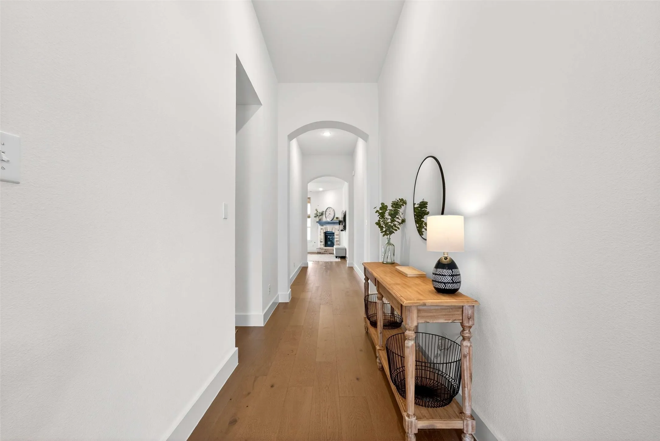 Hardwood flooring, arched doorway, recessed lighting