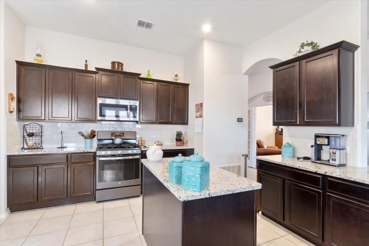 Single Family Residence For Sale in Denton County , 14632 Sundog Way, Fort Worth, Texas 76052, 4 Bedroom, 2 Bathroom, 2 Garage spaces, 2,001 Sqft, built in 2017, mls#21382521, Real Estate Agent in Fort Worth, Homes For Sale in Denton county, Homes For Sale in Fort Worth, Realtor in Fort Worth Texas, Real Estate Brokerage Independent Realty Texas, Luminita Cordes Realtor