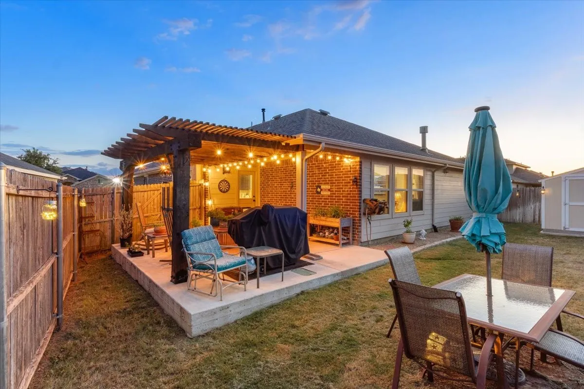 Single Family Residence For Sale in Denton County , 14632 Sundog Way, Fort Worth, Texas 76052, 4 Bedroom, 2 Bathroom, 2 Garage spaces, 2,001 Sqft, built in 2017, mls#21382521, Real Estate Agent in Fort Worth, Homes For Sale in Denton county, Homes For Sale in Fort Worth, Realtor in Fort Worth Texas, Real Estate Brokerage Independent Realty Texas, Luminita Cordes Realtor