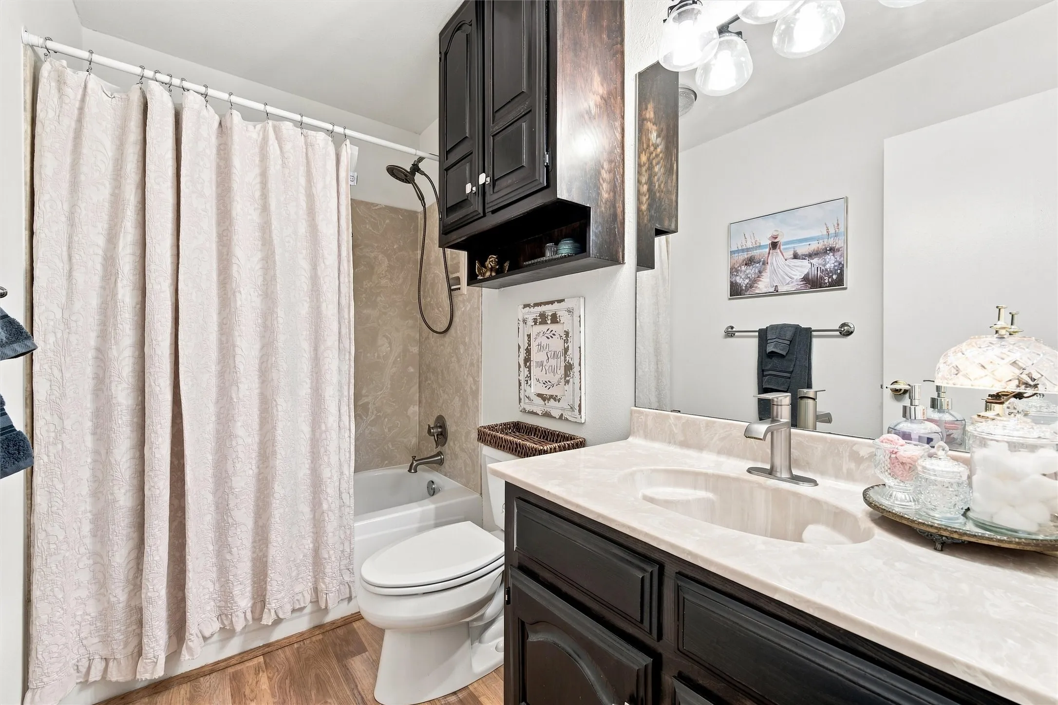 Single Family Residence For Sale in Mc Lennan County , 14212 Wagner Drive, Woodway, Texas 76712, 3 Bedroom, 2 Bathroom, 2 Garage spaces, 1,590 Sqft, built in 1988, mls#21383360, Real Estate Agent in Woodway, Homes For Sale in Mc Lennan county, Homes For Sale in Woodway, Realtor in Woodway Texas, Real Estate Brokerage Independent Realty Texas, Luminita Cordes Realtor