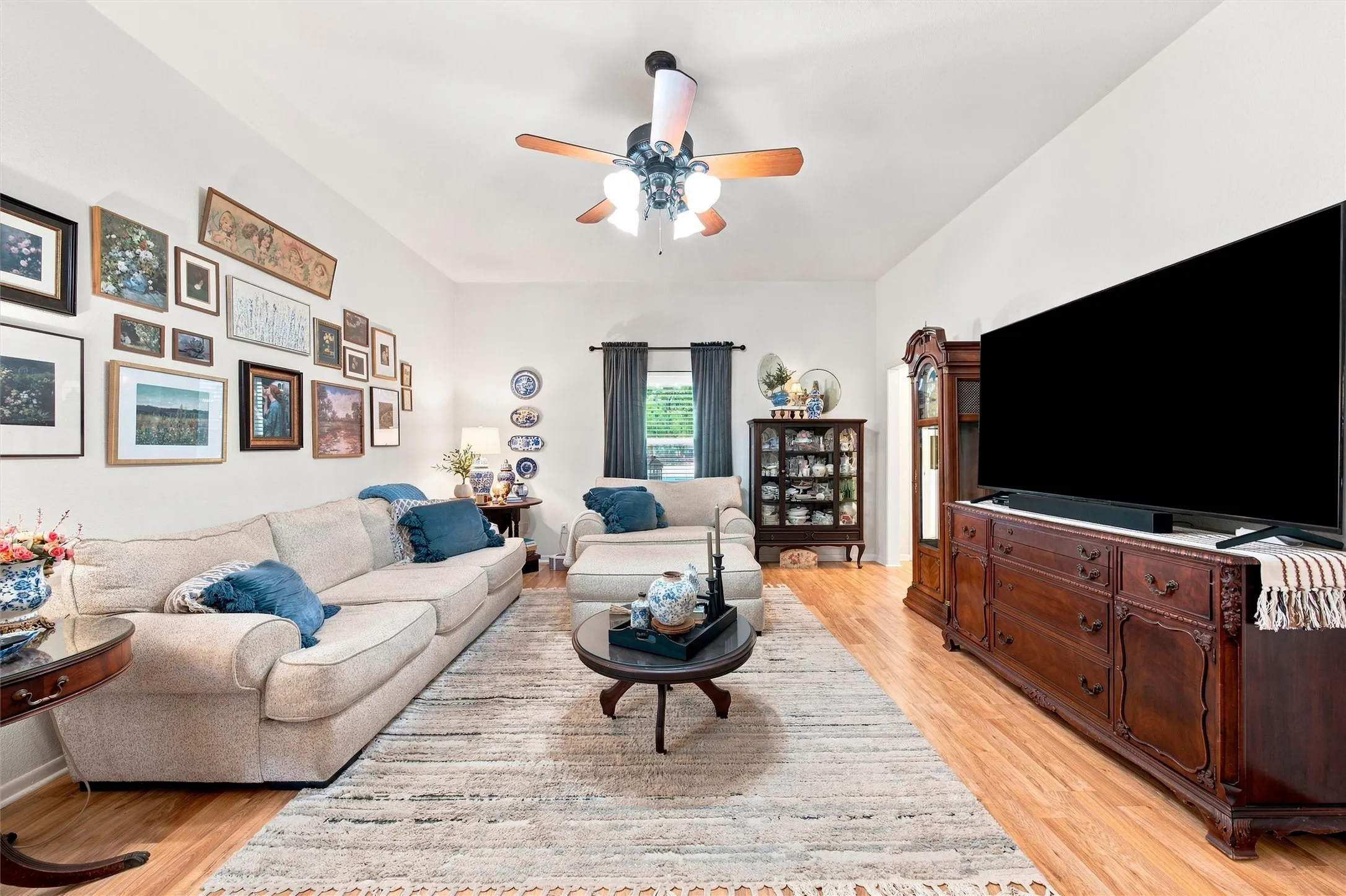 Single Family Residence For Sale in Mc Lennan County , 14212 Wagner Drive, Woodway, Texas 76712, 3 Bedroom, 2 Bathroom, 2 Garage spaces, 1,590 Sqft, built in 1988, mls#21383360, Real Estate Agent in Woodway, Homes For Sale in Mc Lennan county, Homes For Sale in Woodway, Realtor in Woodway Texas, Real Estate Brokerage Independent Realty Texas, Luminita Cordes Realtor