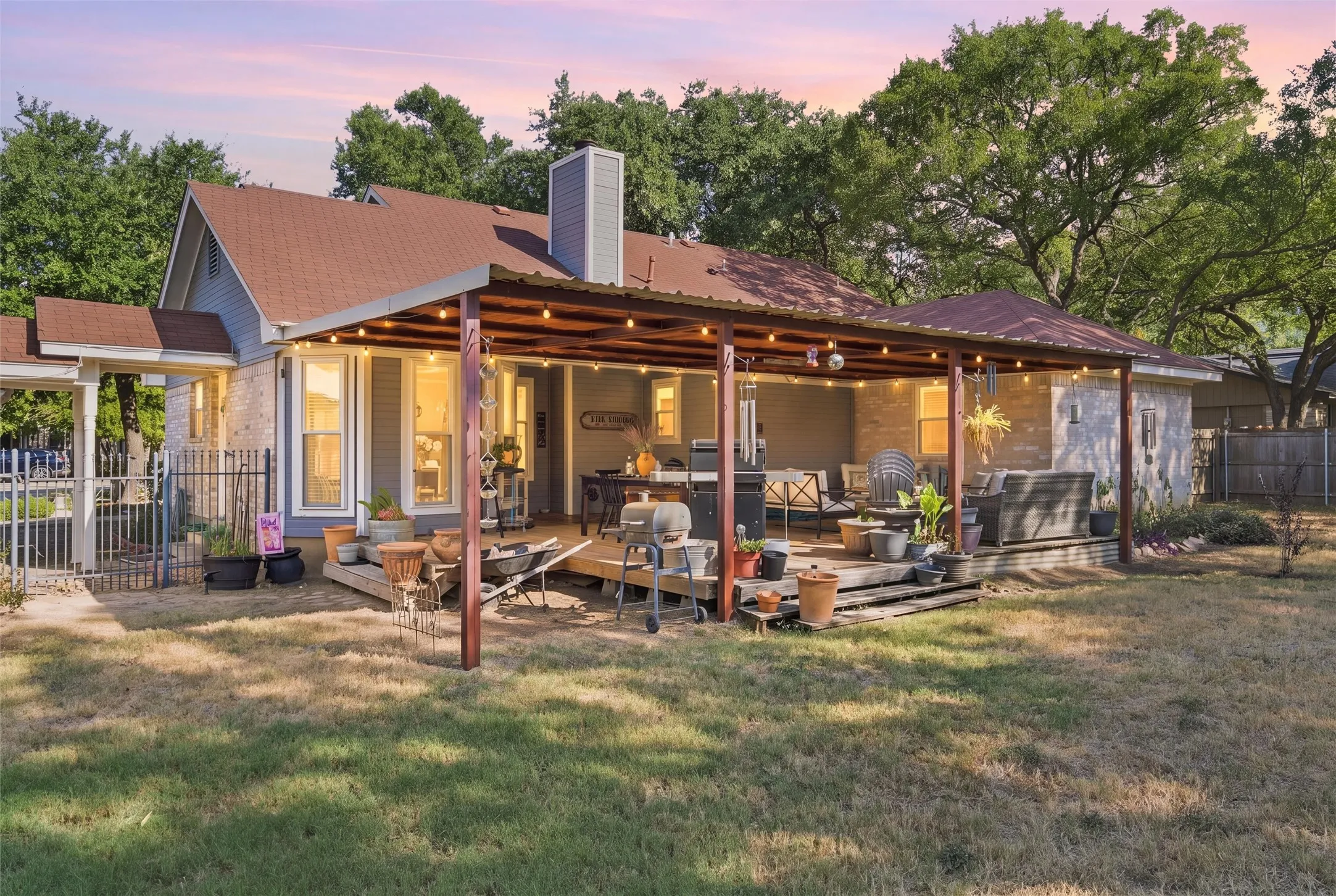 Single Family Residence For Sale in Mc Lennan County , 14212 Wagner Drive, Woodway, Texas 76712, 3 Bedroom, 2 Bathroom, 2 Garage spaces, 1,590 Sqft, built in 1988, mls#21383360, Real Estate Agent in Woodway, Homes For Sale in Mc Lennan county, Homes For Sale in Woodway, Realtor in Woodway Texas, Real Estate Brokerage Independent Realty Texas, Luminita Cordes Realtor