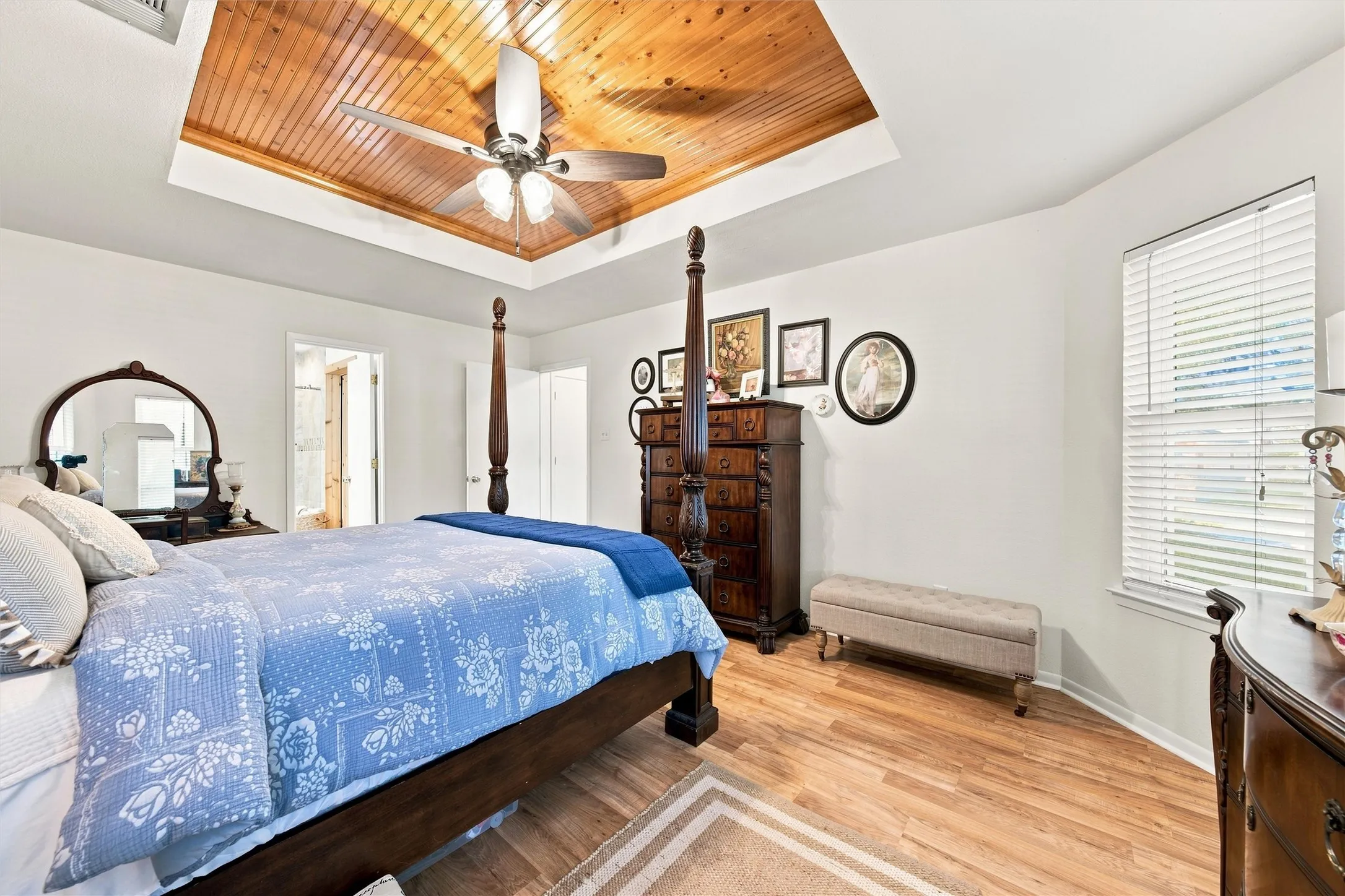 Single Family Residence For Sale in Mc Lennan County , 14212 Wagner Drive, Woodway, Texas 76712, 3 Bedroom, 2 Bathroom, 2 Garage spaces, 1,590 Sqft, built in 1988, mls#21383360, Real Estate Agent in Woodway, Homes For Sale in Mc Lennan county, Homes For Sale in Woodway, Realtor in Woodway Texas, Real Estate Brokerage Independent Realty Texas, Luminita Cordes Realtor