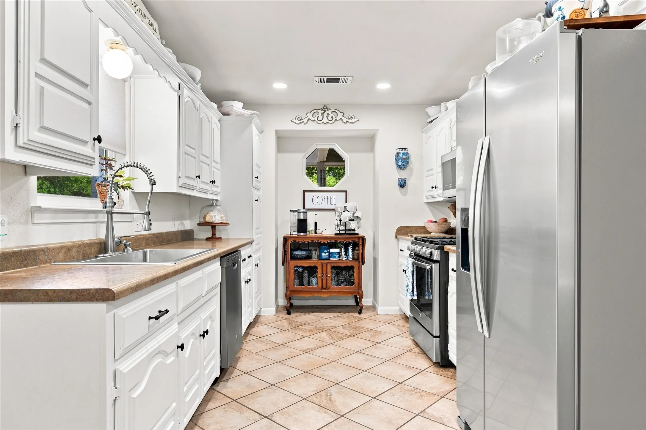 Single Family Residence For Sale in Mc Lennan County , 14212 Wagner Drive, Woodway, Texas 76712, 3 Bedroom, 2 Bathroom, 2 Garage spaces, 1,590 Sqft, built in 1988, mls#21383360, Real Estate Agent in Woodway, Homes For Sale in Mc Lennan county, Homes For Sale in Woodway, Realtor in Woodway Texas, Real Estate Brokerage Independent Realty Texas, Luminita Cordes Realtor