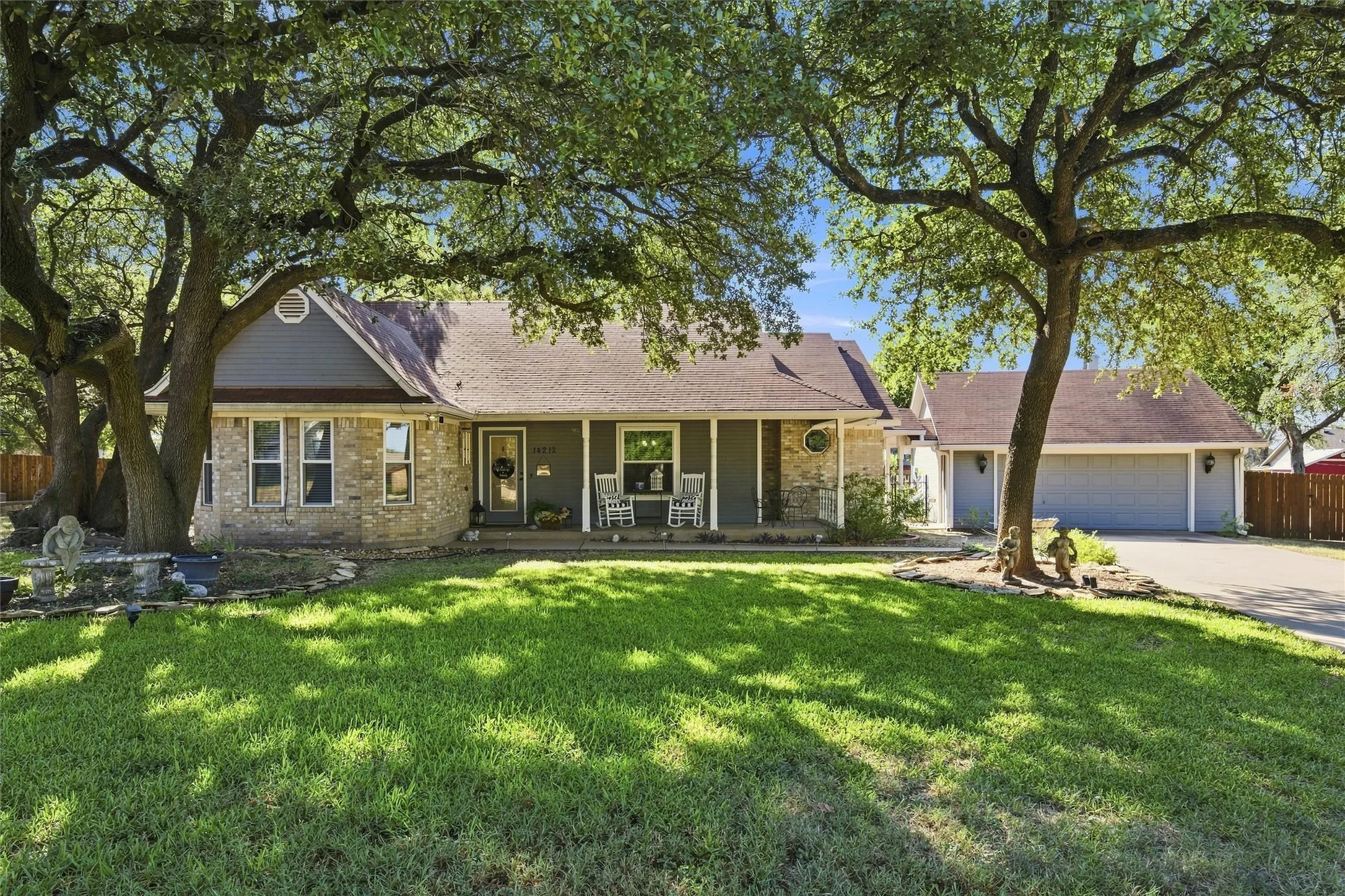 Single Family Residence For Sale in Mc Lennan County , 14212 Wagner Drive, Woodway, Texas 76712, 3 Bedroom, 2 Bathroom, 2 Garage spaces, 1,590 Sqft, built in 1988, mls#21383360, Real Estate Agent in Woodway, Homes For Sale in Mc Lennan county, Homes For Sale in Woodway, Realtor in Woodway Texas, Real Estate Brokerage Independent Realty Texas, Luminita Cordes Realtor