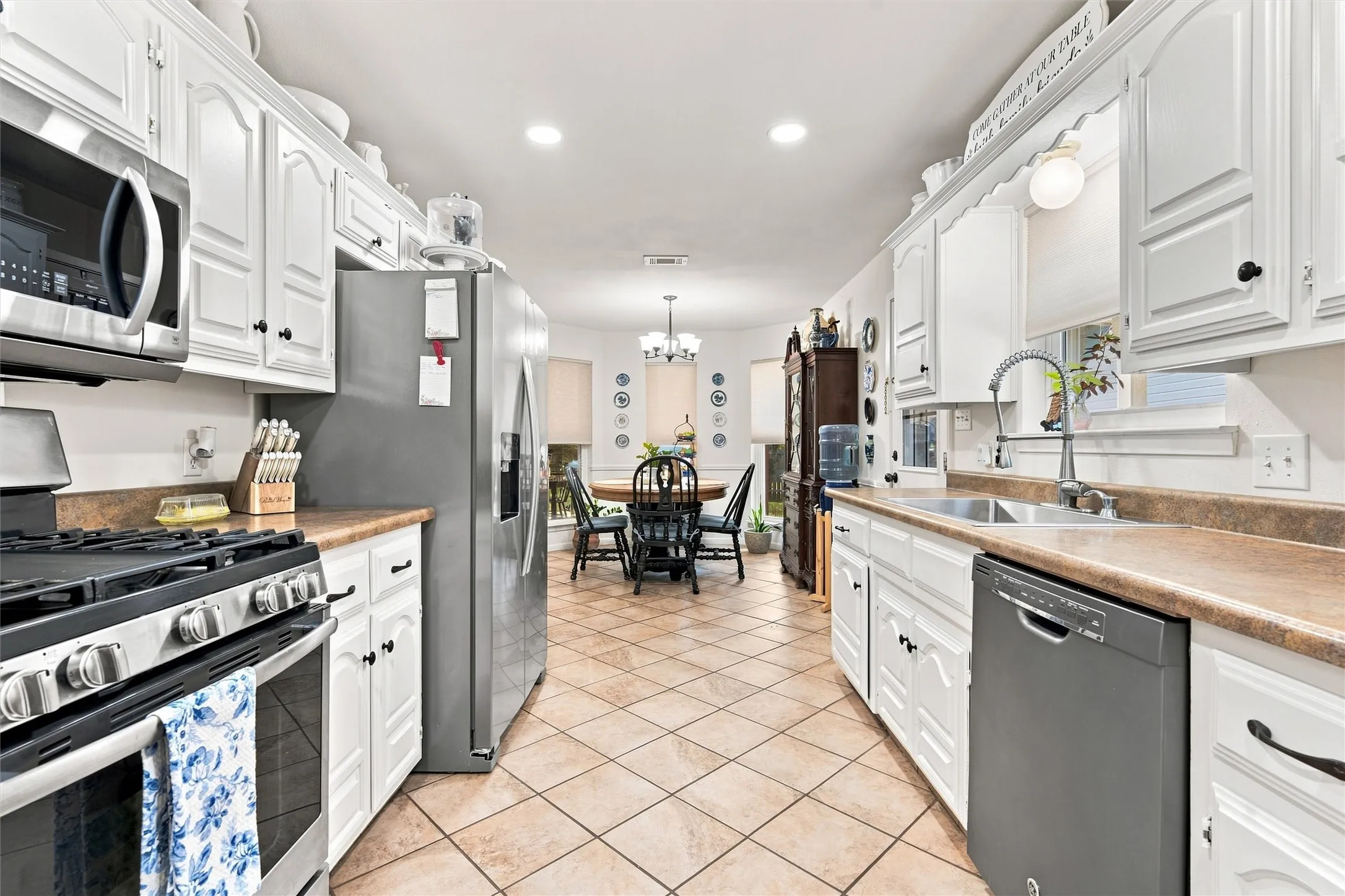 Single Family Residence For Sale in Mc Lennan County , 14212 Wagner Drive, Woodway, Texas 76712, 3 Bedroom, 2 Bathroom, 2 Garage spaces, 1,590 Sqft, built in 1988, mls#21383360, Real Estate Agent in Woodway, Homes For Sale in Mc Lennan county, Homes For Sale in Woodway, Realtor in Woodway Texas, Real Estate Brokerage Independent Realty Texas, Luminita Cordes Realtor