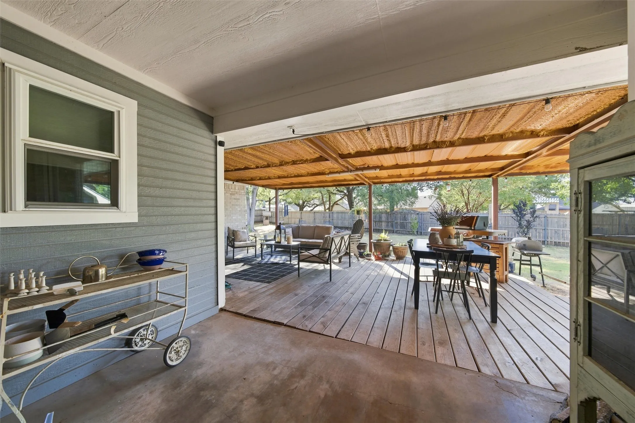 Single Family Residence For Sale in Mc Lennan County , 14212 Wagner Drive, Woodway, Texas 76712, 3 Bedroom, 2 Bathroom, 2 Garage spaces, 1,590 Sqft, built in 1988, mls#21383360, Real Estate Agent in Woodway, Homes For Sale in Mc Lennan county, Homes For Sale in Woodway, Realtor in Woodway Texas, Real Estate Brokerage Independent Realty Texas, Luminita Cordes Realtor