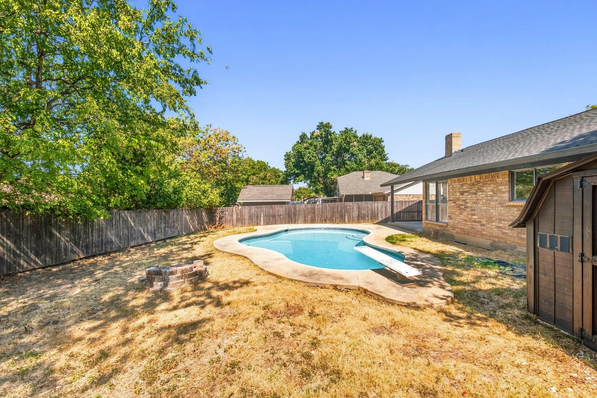 Single Family Residence For Sale in Tarrant County , 1912 Longmeadow Drive, Arlington, Texas 76015, 3 Bedroom, 2 Bathroom, 2 Garage spaces, 1,596 Sqft, built in 1979, mls#21378536, Real Estate Agent in Arlington, Homes For Sale in Tarrant county, Homes For Sale in Arlington, Realtor in Arlington Texas, Real Estate Brokerage Independent Realty Texas, Luminita Cordes Realtor
