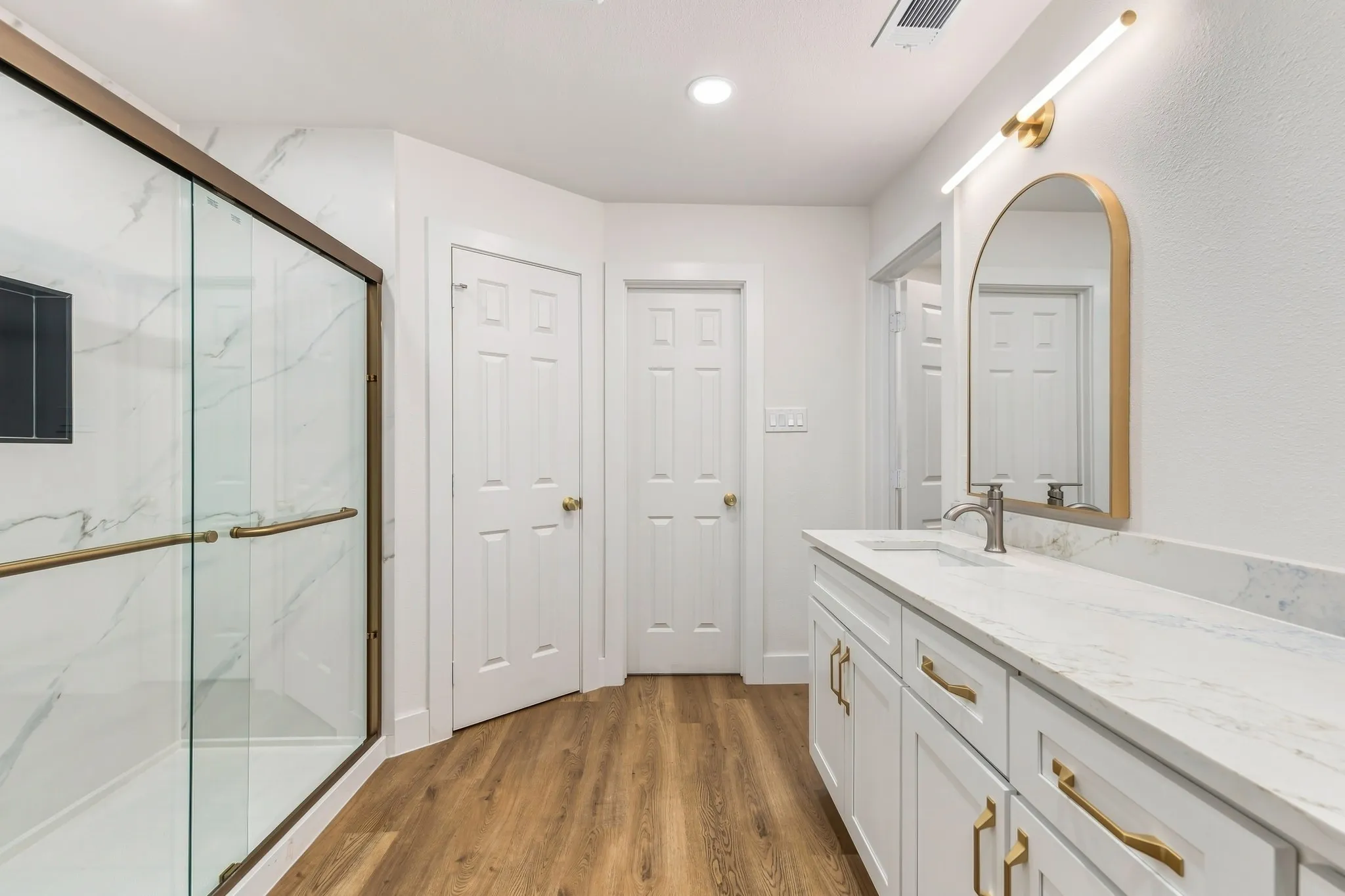 Single Family Residence For Sale in Tarrant County , 1912 Longmeadow Drive, Arlington, Texas 76015, 3 Bedroom, 2 Bathroom, 2 Garage spaces, 1,596 Sqft, built in 1979, mls#21378536, Real Estate Agent in Arlington, Homes For Sale in Tarrant county, Homes For Sale in Arlington, Realtor in Arlington Texas, Real Estate Brokerage Independent Realty Texas, Luminita Cordes Realtor