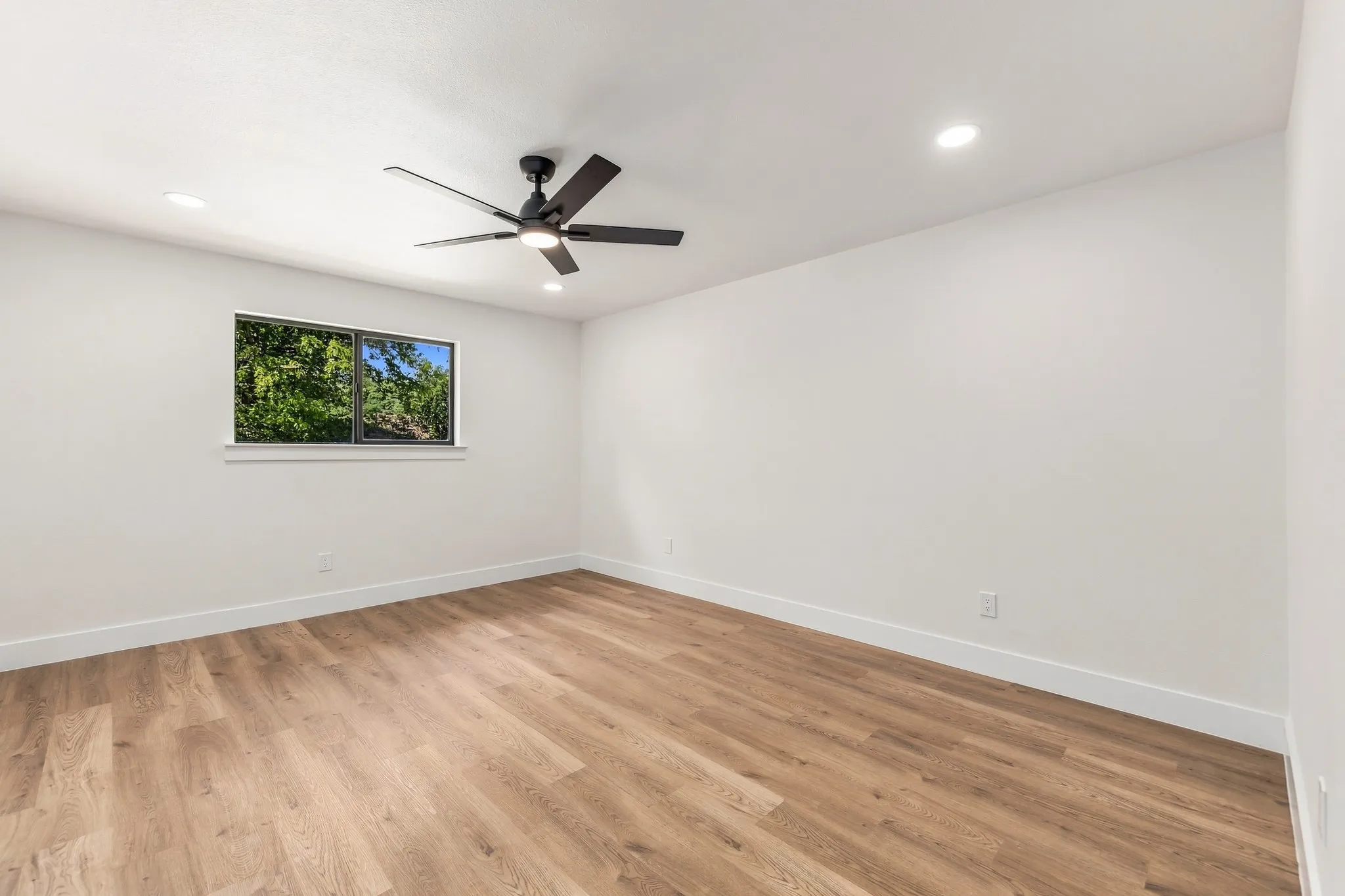 Single Family Residence For Sale in Tarrant County , 1912 Longmeadow Drive, Arlington, Texas 76015, 3 Bedroom, 2 Bathroom, 2 Garage spaces, 1,596 Sqft, built in 1979, mls#21378536, Real Estate Agent in Arlington, Homes For Sale in Tarrant county, Homes For Sale in Arlington, Realtor in Arlington Texas, Real Estate Brokerage Independent Realty Texas, Luminita Cordes Realtor