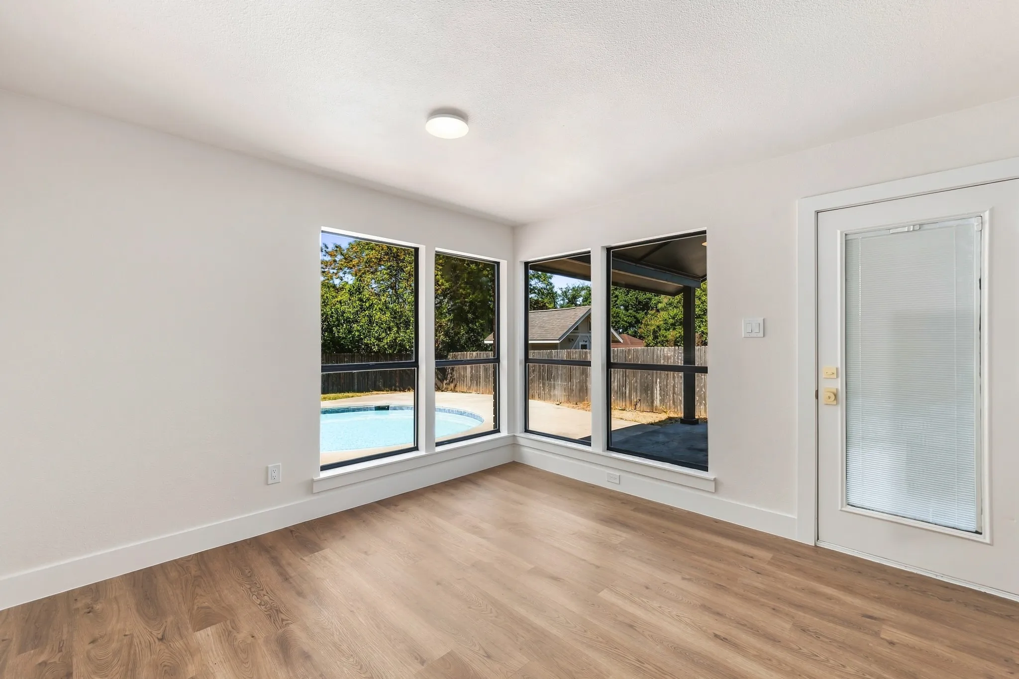 Single Family Residence For Sale in Tarrant County , 1912 Longmeadow Drive, Arlington, Texas 76015, 3 Bedroom, 2 Bathroom, 2 Garage spaces, 1,596 Sqft, built in 1979, mls#21378536, Real Estate Agent in Arlington, Homes For Sale in Tarrant county, Homes For Sale in Arlington, Realtor in Arlington Texas, Real Estate Brokerage Independent Realty Texas, Luminita Cordes Realtor