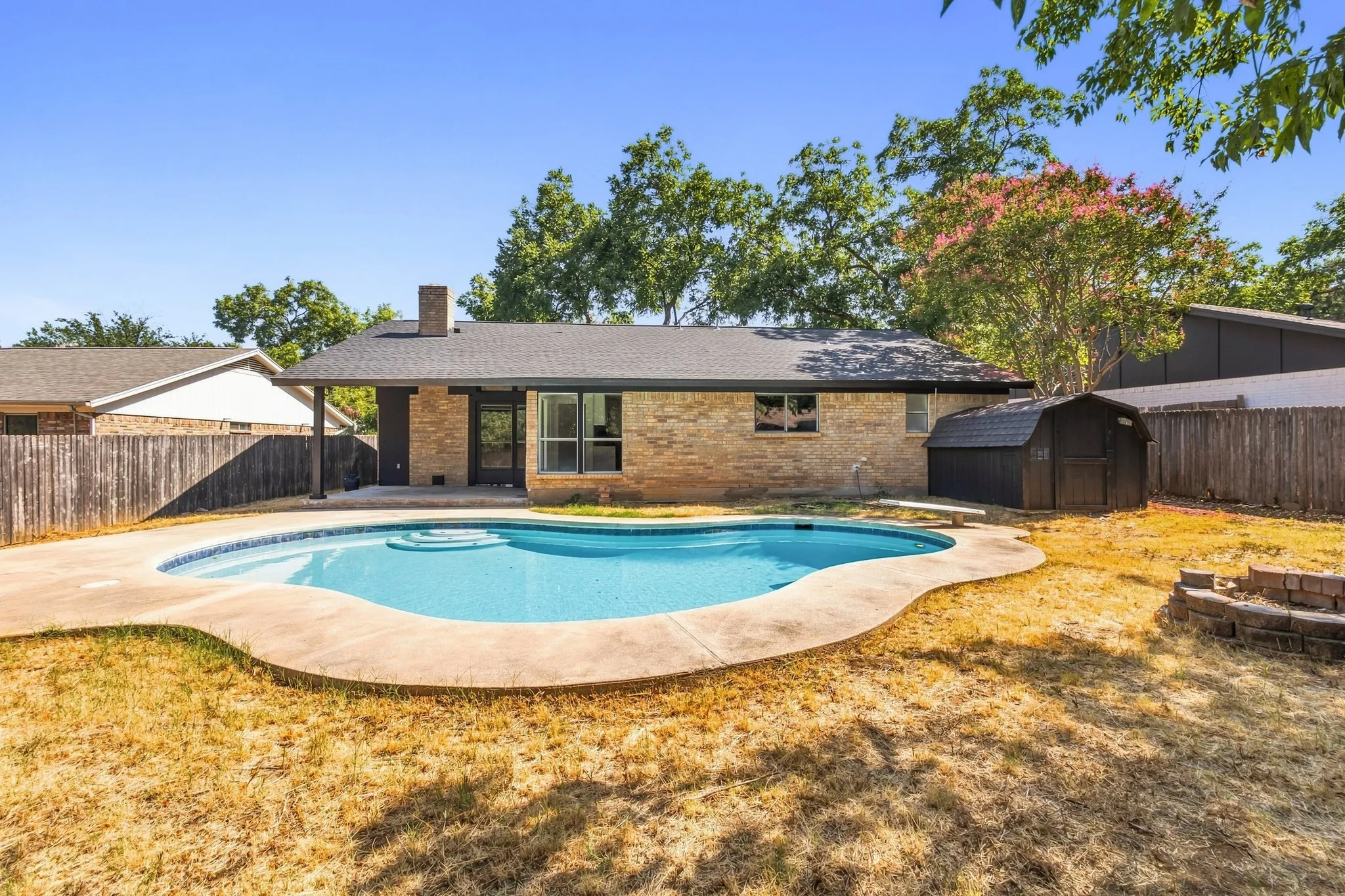 Single Family Residence For Sale in Tarrant County , 1912 Longmeadow Drive, Arlington, Texas 76015, 3 Bedroom, 2 Bathroom, 2 Garage spaces, 1,596 Sqft, built in 1979, mls#21378536, Real Estate Agent in Arlington, Homes For Sale in Tarrant county, Homes For Sale in Arlington, Realtor in Arlington Texas, Real Estate Brokerage Independent Realty Texas, Luminita Cordes Realtor