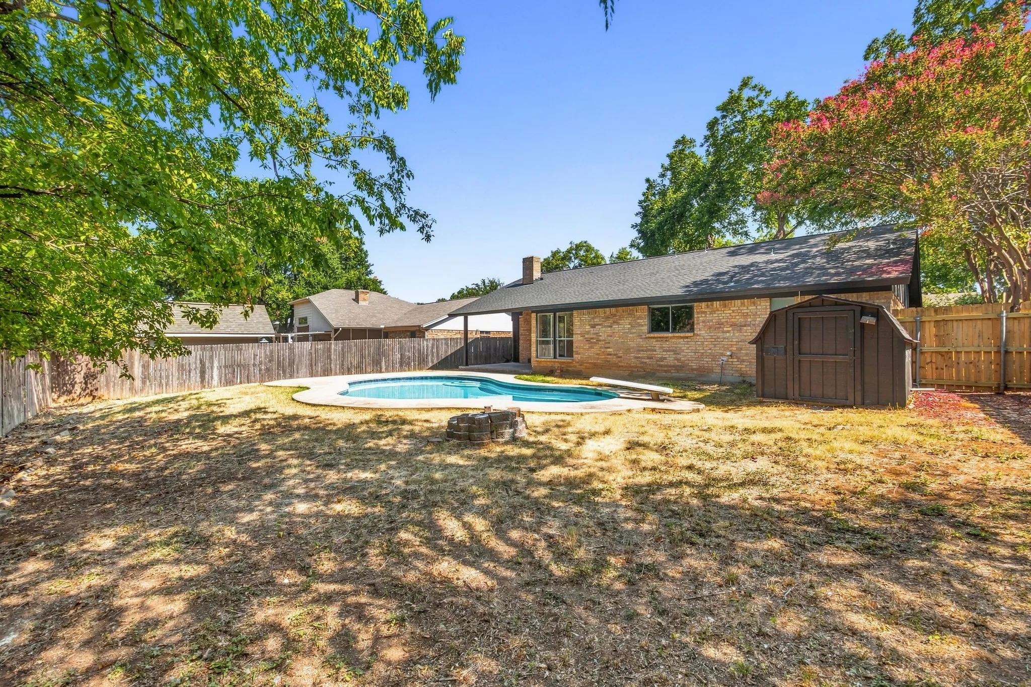 Single Family Residence For Sale in Tarrant County , 1912 Longmeadow Drive, Arlington, Texas 76015, 3 Bedroom, 2 Bathroom, 2 Garage spaces, 1,596 Sqft, built in 1979, mls#21378536, Real Estate Agent in Arlington, Homes For Sale in Tarrant county, Homes For Sale in Arlington, Realtor in Arlington Texas, Real Estate Brokerage Independent Realty Texas, Luminita Cordes Realtor