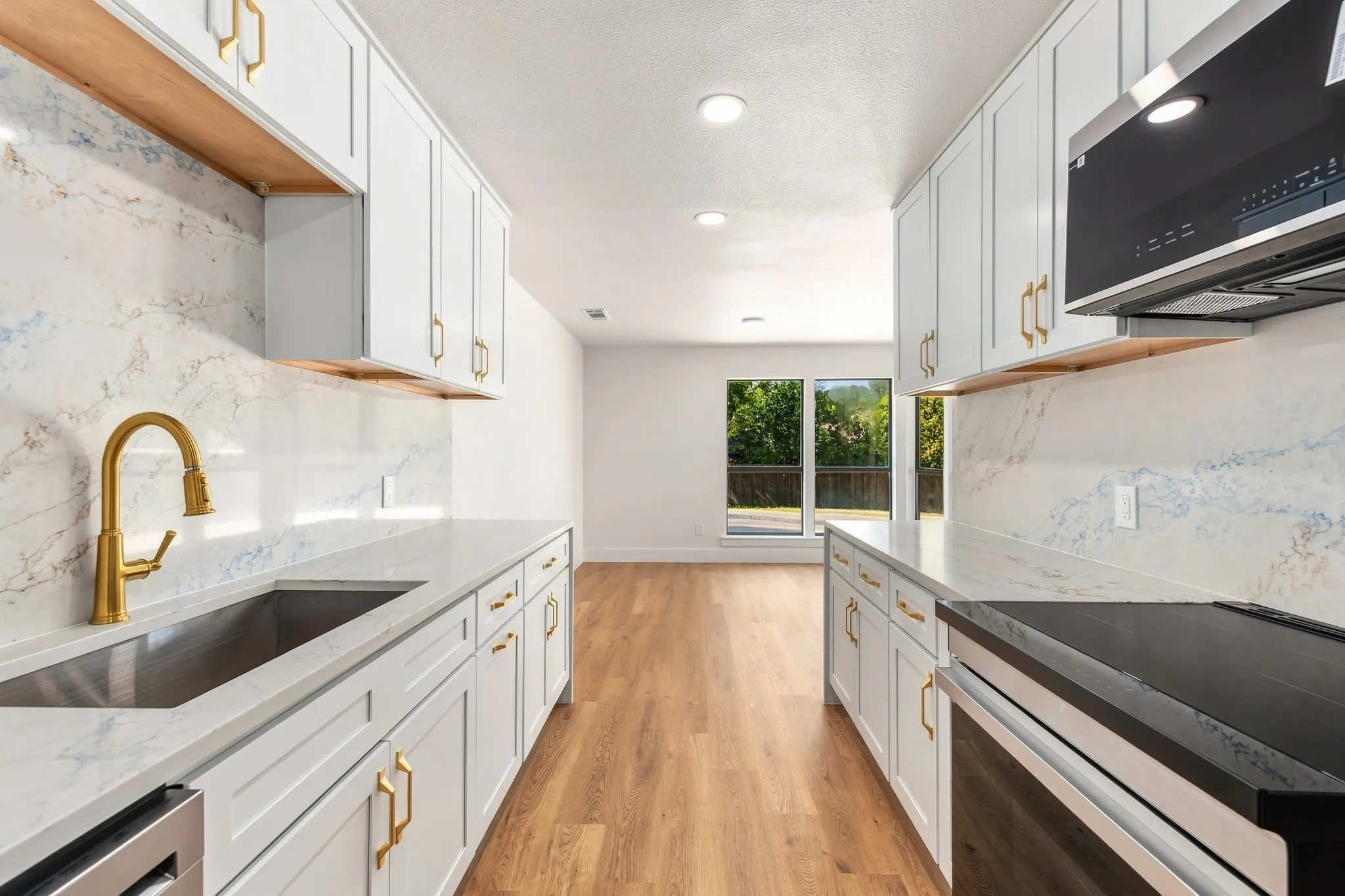 Single Family Residence For Sale in Tarrant County , 1912 Longmeadow Drive, Arlington, Texas 76015, 3 Bedroom, 2 Bathroom, 2 Garage spaces, 1,596 Sqft, built in 1979, mls#21378536, Real Estate Agent in Arlington, Homes For Sale in Tarrant county, Homes For Sale in Arlington, Realtor in Arlington Texas, Real Estate Brokerage Independent Realty Texas, Luminita Cordes Realtor