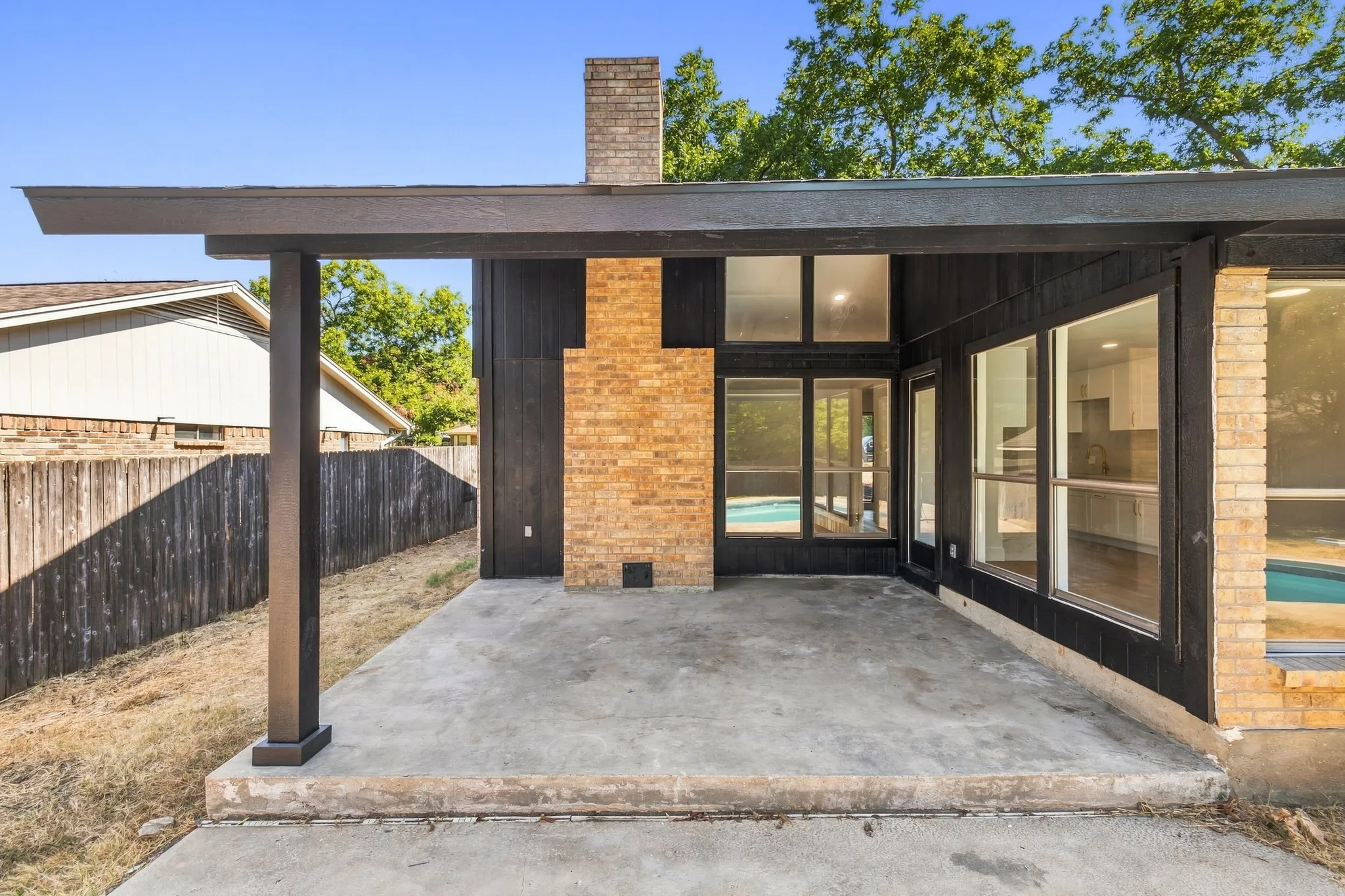 Single Family Residence For Sale in Tarrant County , 1912 Longmeadow Drive, Arlington, Texas 76015, 3 Bedroom, 2 Bathroom, 2 Garage spaces, 1,596 Sqft, built in 1979, mls#21378536, Real Estate Agent in Arlington, Homes For Sale in Tarrant county, Homes For Sale in Arlington, Realtor in Arlington Texas, Real Estate Brokerage Independent Realty Texas, Luminita Cordes Realtor