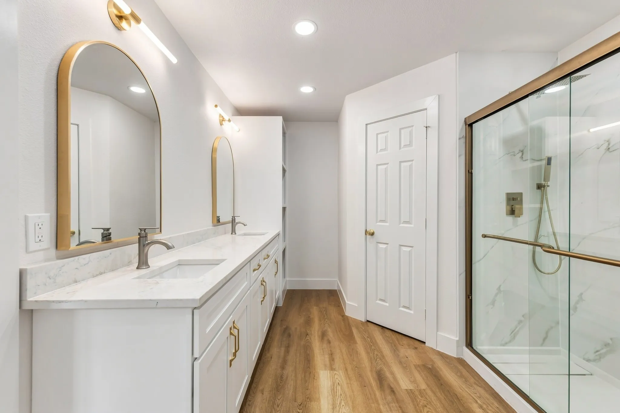 Single Family Residence For Sale in Tarrant County , 1912 Longmeadow Drive, Arlington, Texas 76015, 3 Bedroom, 2 Bathroom, 2 Garage spaces, 1,596 Sqft, built in 1979, mls#21378536, Real Estate Agent in Arlington, Homes For Sale in Tarrant county, Homes For Sale in Arlington, Realtor in Arlington Texas, Real Estate Brokerage Independent Realty Texas, Luminita Cordes Realtor