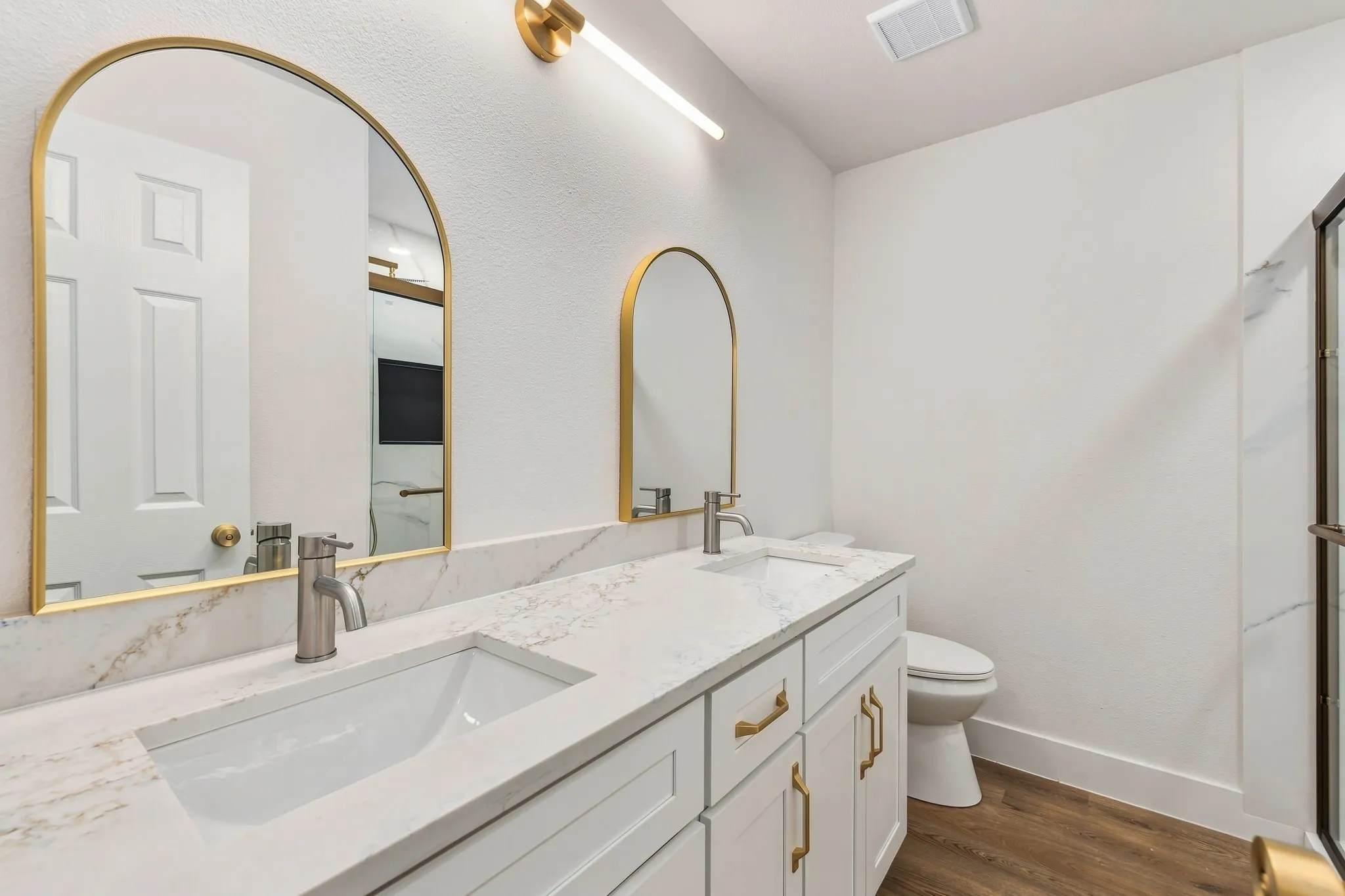 Single Family Residence For Sale in Tarrant County , 1912 Longmeadow Drive, Arlington, Texas 76015, 3 Bedroom, 2 Bathroom, 2 Garage spaces, 1,596 Sqft, built in 1979, mls#21378536, Real Estate Agent in Arlington, Homes For Sale in Tarrant county, Homes For Sale in Arlington, Realtor in Arlington Texas, Real Estate Brokerage Independent Realty Texas, Luminita Cordes Realtor