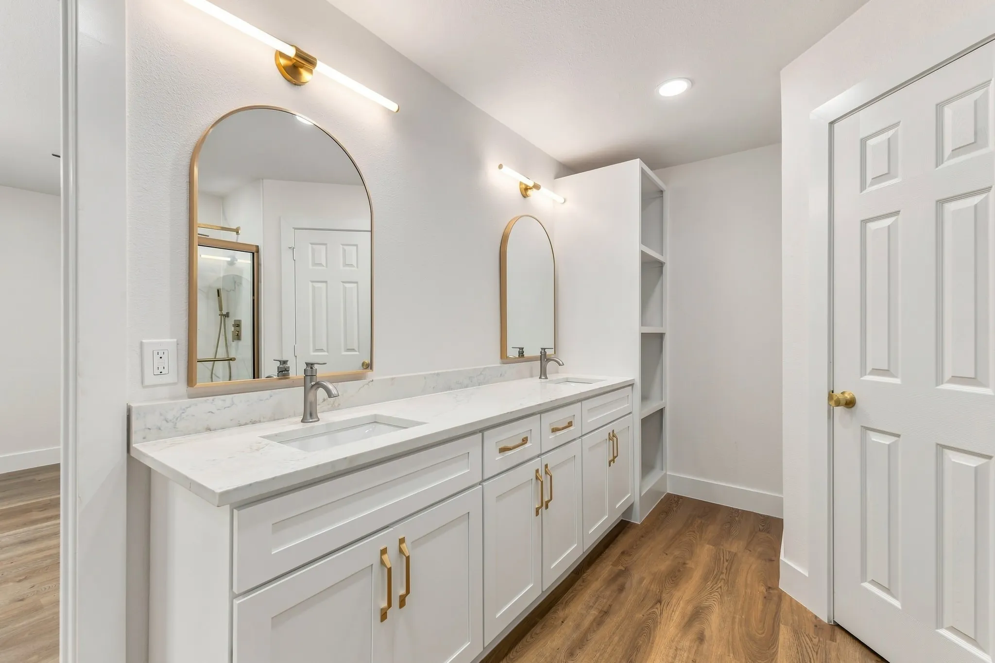 Single Family Residence For Sale in Tarrant County , 1912 Longmeadow Drive, Arlington, Texas 76015, 3 Bedroom, 2 Bathroom, 2 Garage spaces, 1,596 Sqft, built in 1979, mls#21378536, Real Estate Agent in Arlington, Homes For Sale in Tarrant county, Homes For Sale in Arlington, Realtor in Arlington Texas, Real Estate Brokerage Independent Realty Texas, Luminita Cordes Realtor