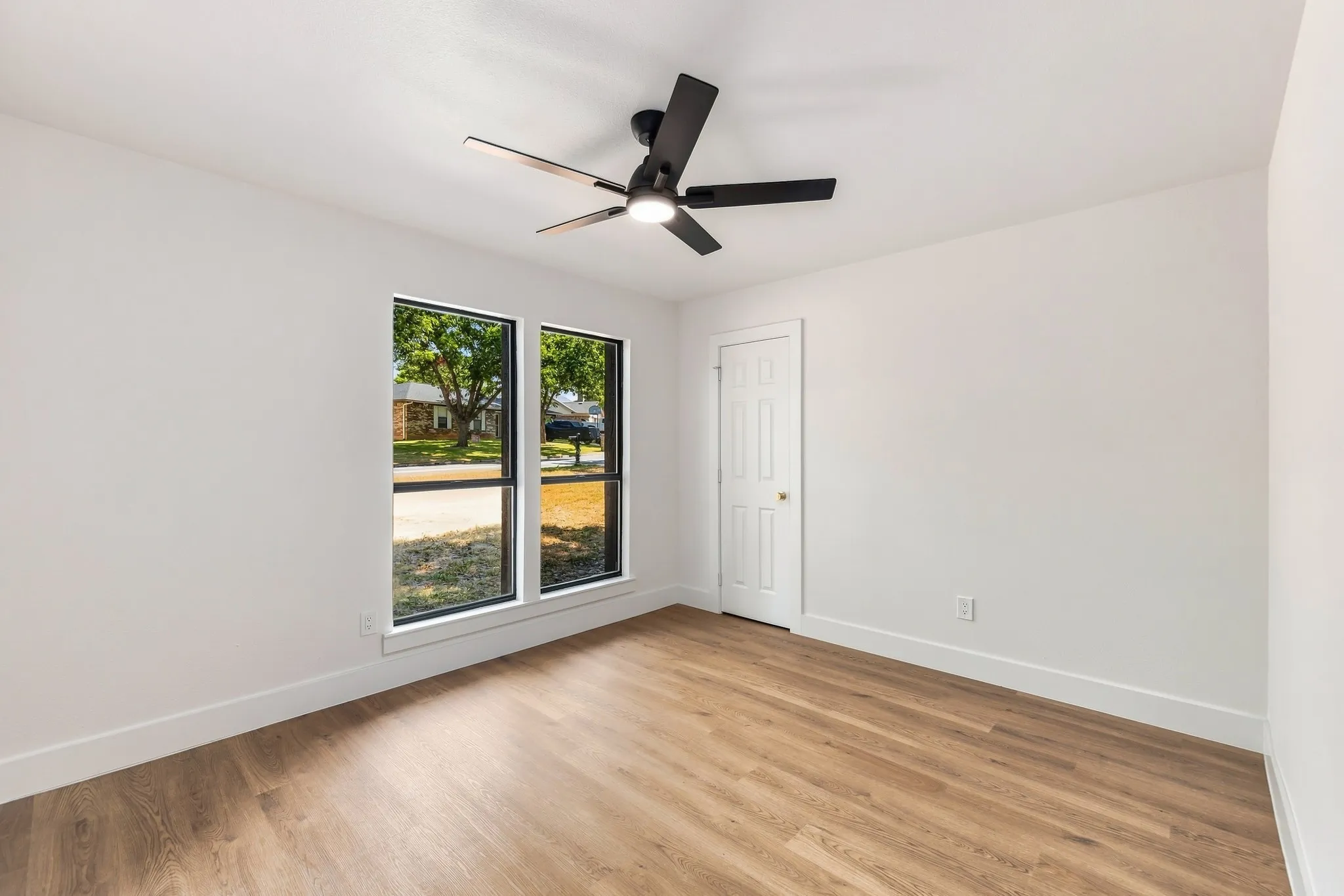 Single Family Residence For Sale in Tarrant County , 1912 Longmeadow Drive, Arlington, Texas 76015, 3 Bedroom, 2 Bathroom, 2 Garage spaces, 1,596 Sqft, built in 1979, mls#21378536, Real Estate Agent in Arlington, Homes For Sale in Tarrant county, Homes For Sale in Arlington, Realtor in Arlington Texas, Real Estate Brokerage Independent Realty Texas, Luminita Cordes Realtor