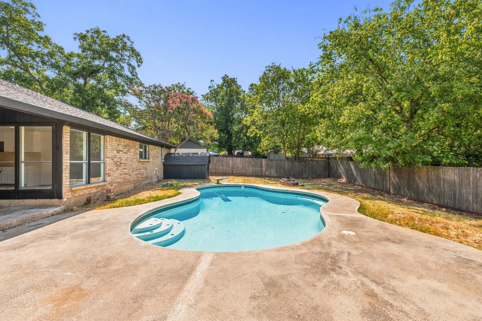 Single Family Residence For Sale in Tarrant County , 1912 Longmeadow Drive, Arlington, Texas 76015, 3 Bedroom, 2 Bathroom, 2 Garage spaces, 1,596 Sqft, built in 1979, mls#21378536, Real Estate Agent in Arlington, Homes For Sale in Tarrant county, Homes For Sale in Arlington, Realtor in Arlington Texas, Real Estate Brokerage Independent Realty Texas, Luminita Cordes Realtor