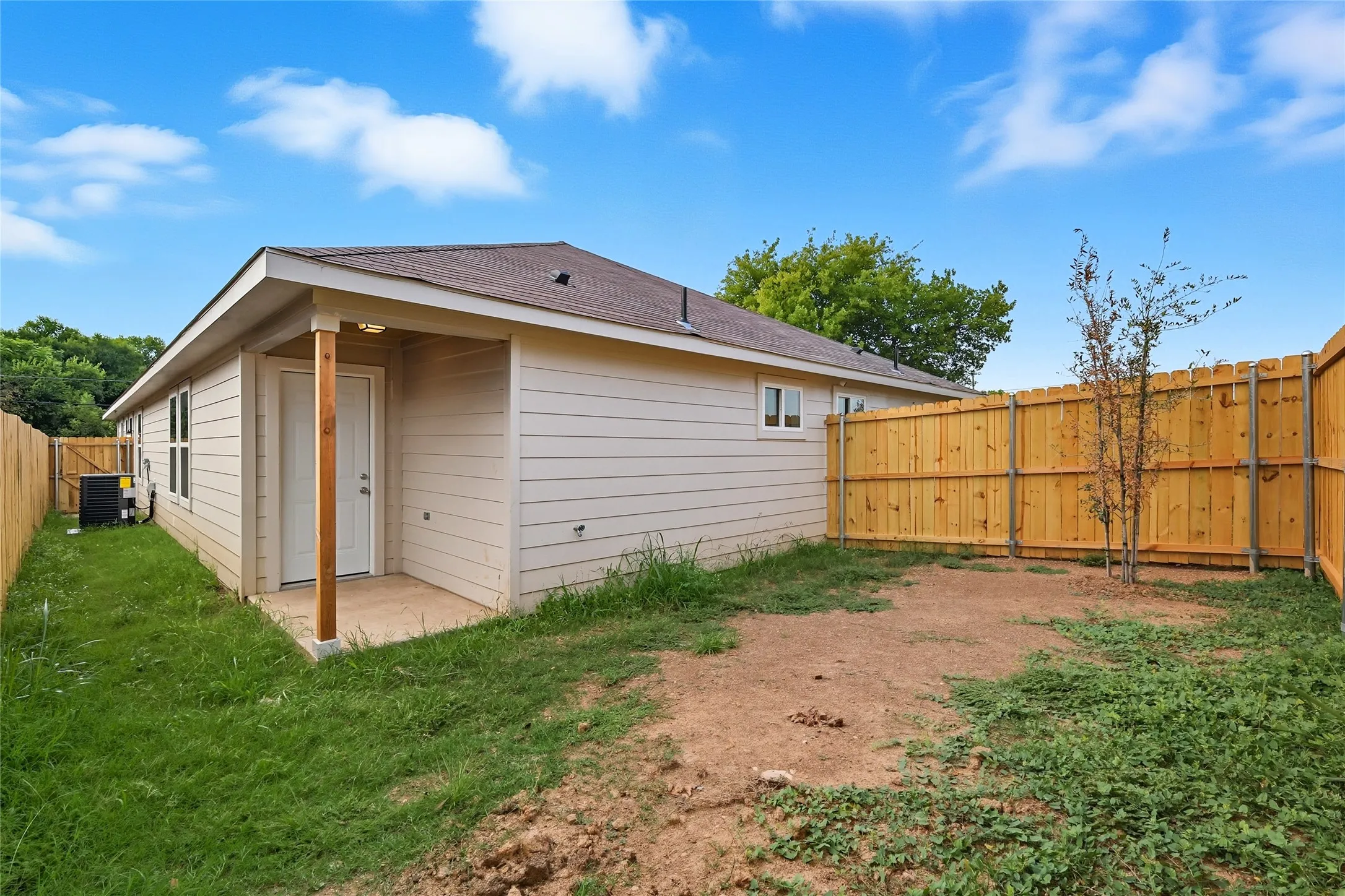 Duplex For Rent in Dallas County , 3151 Stag Road, Dallas, Texas 75241, 3 Bedroom, 2 Bathroom, 1 Garage spaces, 1,380 Sqft, built in 2025, mls#21383337, Real Estate Agent in Dallas, Homes For Rent in Dallas county, Homes For Rent in Dallas, Realtor in Dallas Texas, Real Estate Brokerage Independent Realty Texas, Luminita Cordes Realtor