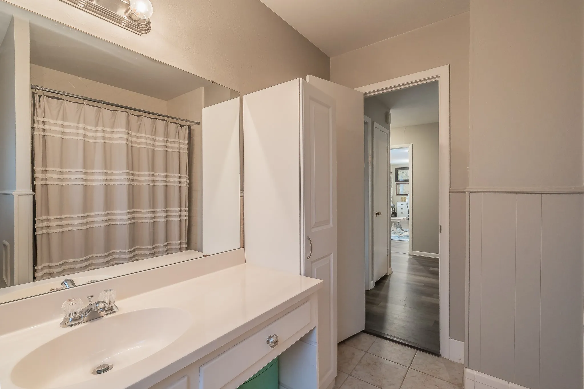 Integrated vanity with a single basin sink and dual-handle faucet