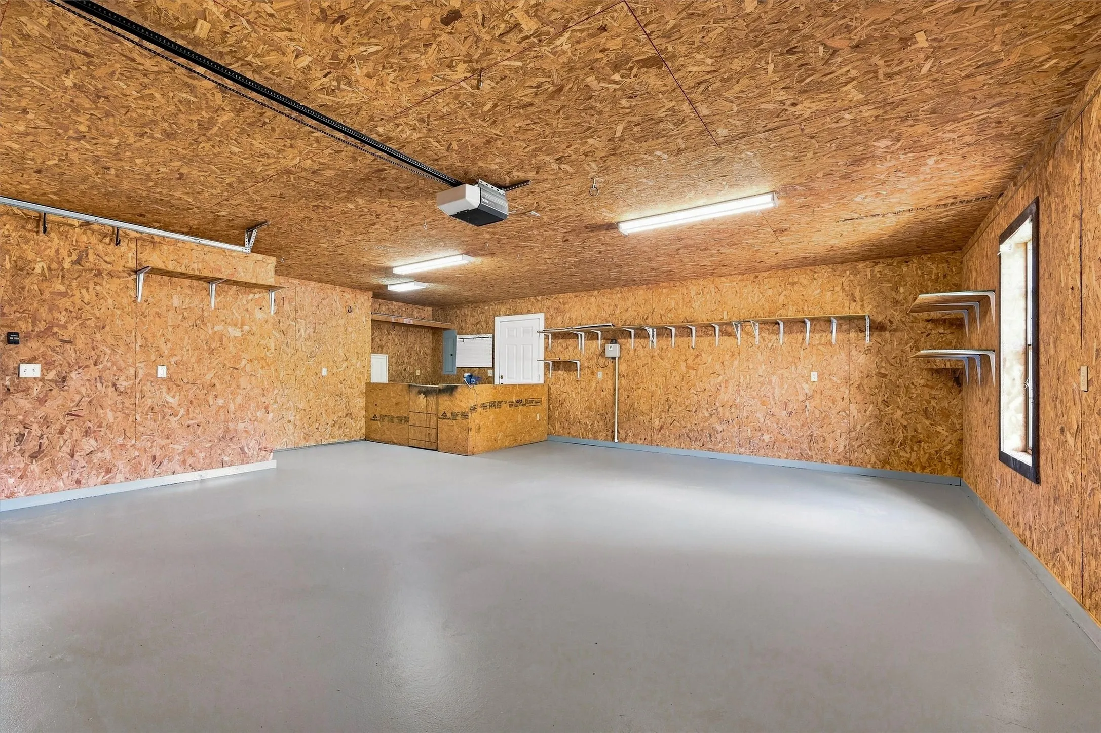 Over-sized garage
New exopy floor!