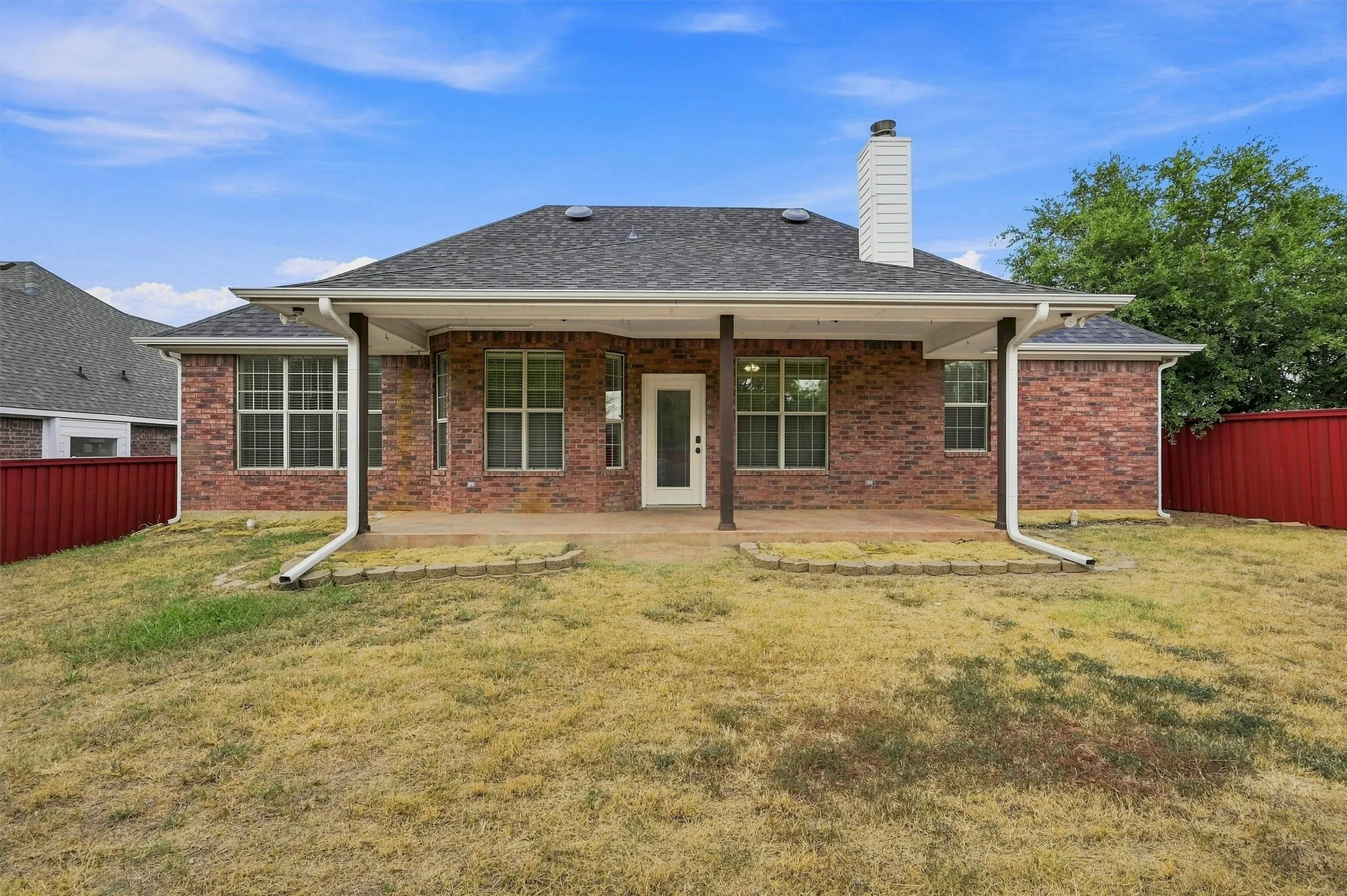 Single Family Residence For Sale in Grayson County , 3117 Preston Club Drive, Sherman, Texas 75092, 3 Bedroom, 2 Bathroom, 2 Garage spaces, 2,005 Sqft, built in 2004, mls#21327655, Real Estate Agent in Sherman, Homes For Sale in Grayson county, Homes For Sale in Sherman, Realtor in Sherman Texas, Real Estate Brokerage Independent Realty Texas, Luminita Cordes Realtor