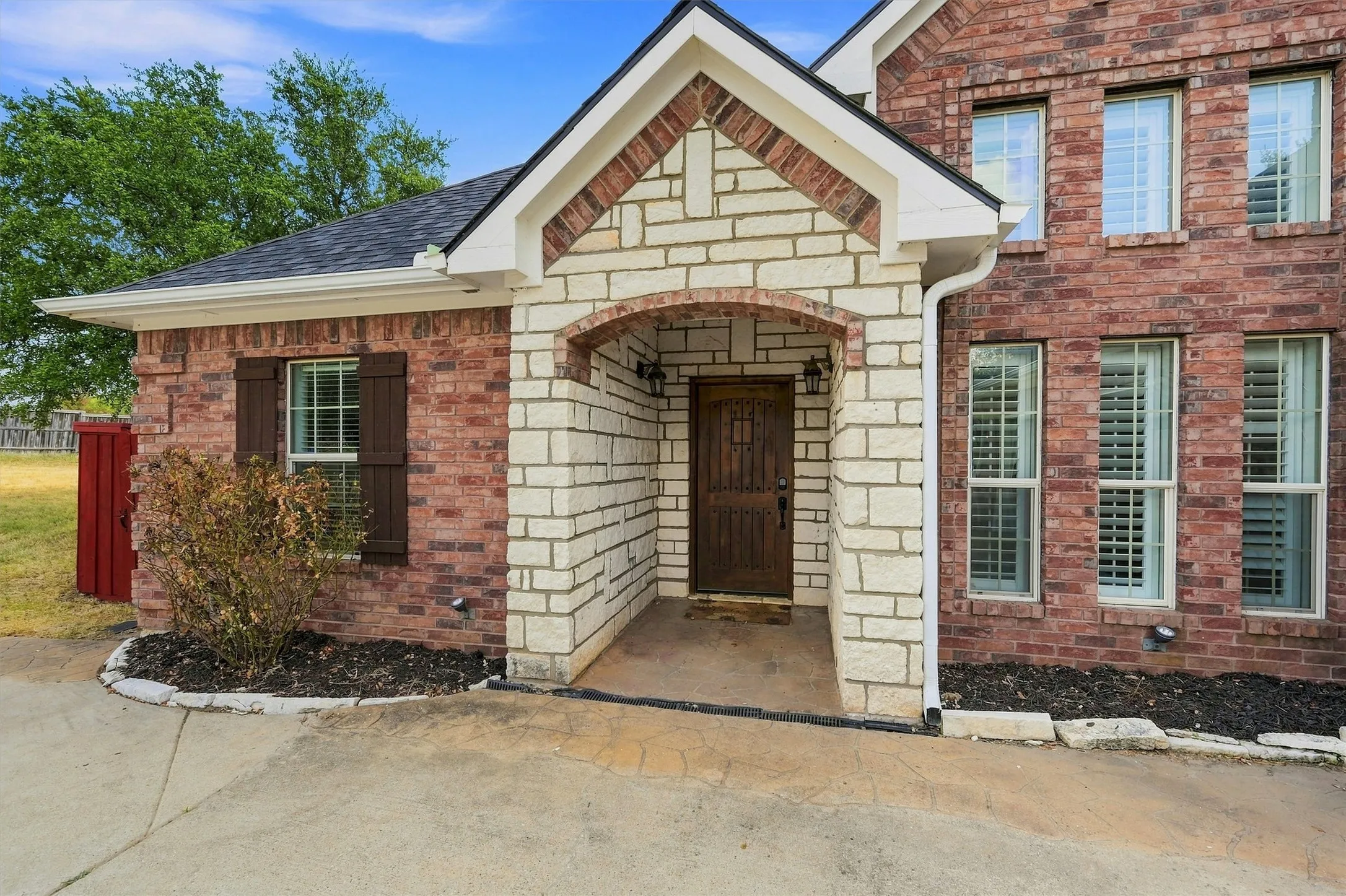 Single Family Residence For Sale in Grayson County , 3117 Preston Club Drive, Sherman, Texas 75092, 3 Bedroom, 2 Bathroom, 2 Garage spaces, 2,005 Sqft, built in 2004, mls#21327655, Real Estate Agent in Sherman, Homes For Sale in Grayson county, Homes For Sale in Sherman, Realtor in Sherman Texas, Real Estate Brokerage Independent Realty Texas, Luminita Cordes Realtor