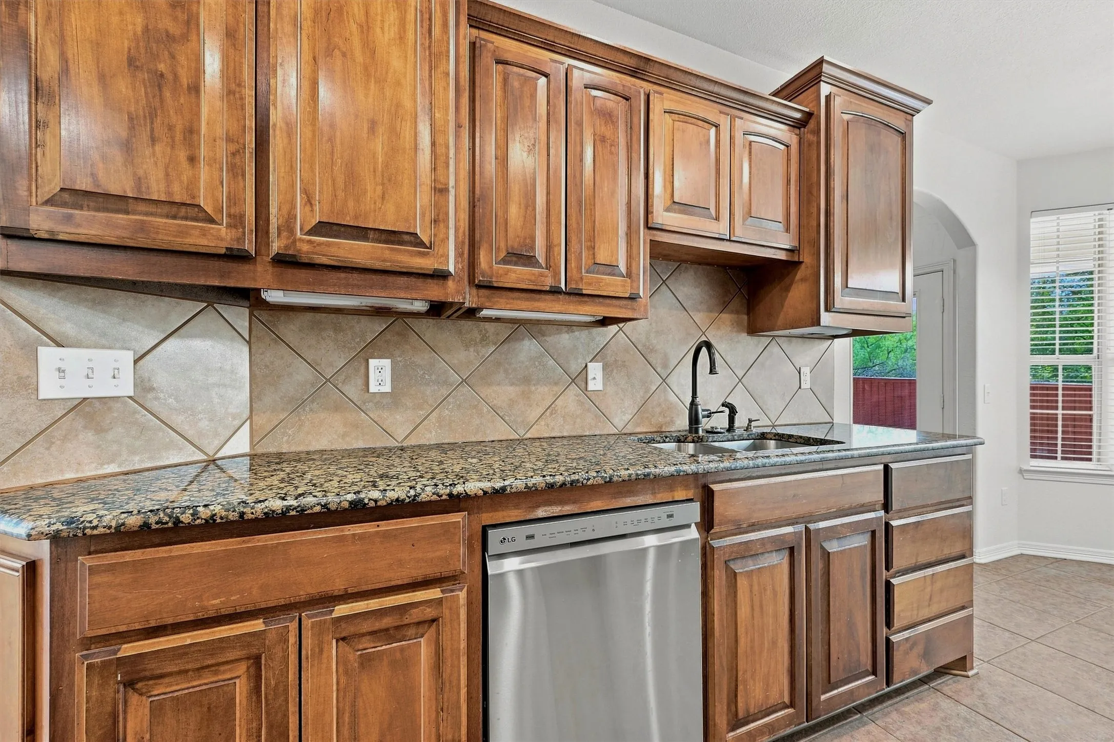 Single Family Residence For Sale in Grayson County , 3117 Preston Club Drive, Sherman, Texas 75092, 3 Bedroom, 2 Bathroom, 2 Garage spaces, 2,005 Sqft, built in 2004, mls#21327655, Real Estate Agent in Sherman, Homes For Sale in Grayson county, Homes For Sale in Sherman, Realtor in Sherman Texas, Real Estate Brokerage Independent Realty Texas, Luminita Cordes Realtor