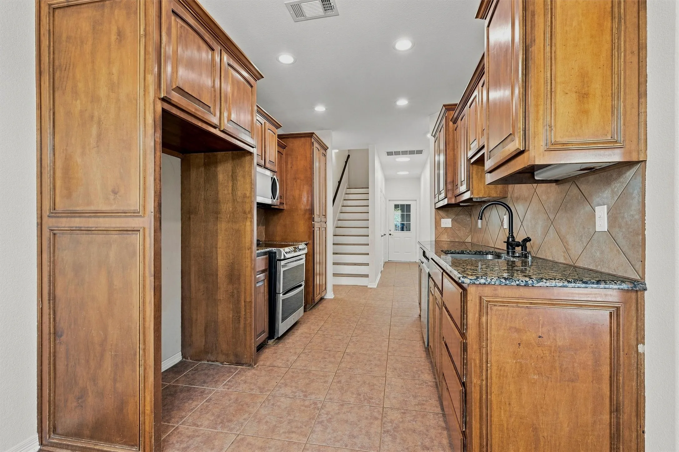 Single Family Residence For Sale in Grayson County , 3117 Preston Club Drive, Sherman, Texas 75092, 3 Bedroom, 2 Bathroom, 2 Garage spaces, 2,005 Sqft, built in 2004, mls#21327655, Real Estate Agent in Sherman, Homes For Sale in Grayson county, Homes For Sale in Sherman, Realtor in Sherman Texas, Real Estate Brokerage Independent Realty Texas, Luminita Cordes Realtor