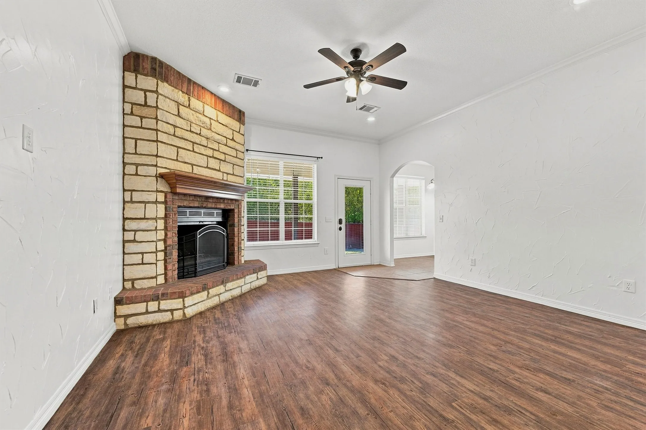 Single Family Residence For Sale in Grayson County , 3117 Preston Club Drive, Sherman, Texas 75092, 3 Bedroom, 2 Bathroom, 2 Garage spaces, 2,005 Sqft, built in 2004, mls#21327655, Real Estate Agent in Sherman, Homes For Sale in Grayson county, Homes For Sale in Sherman, Realtor in Sherman Texas, Real Estate Brokerage Independent Realty Texas, Luminita Cordes Realtor