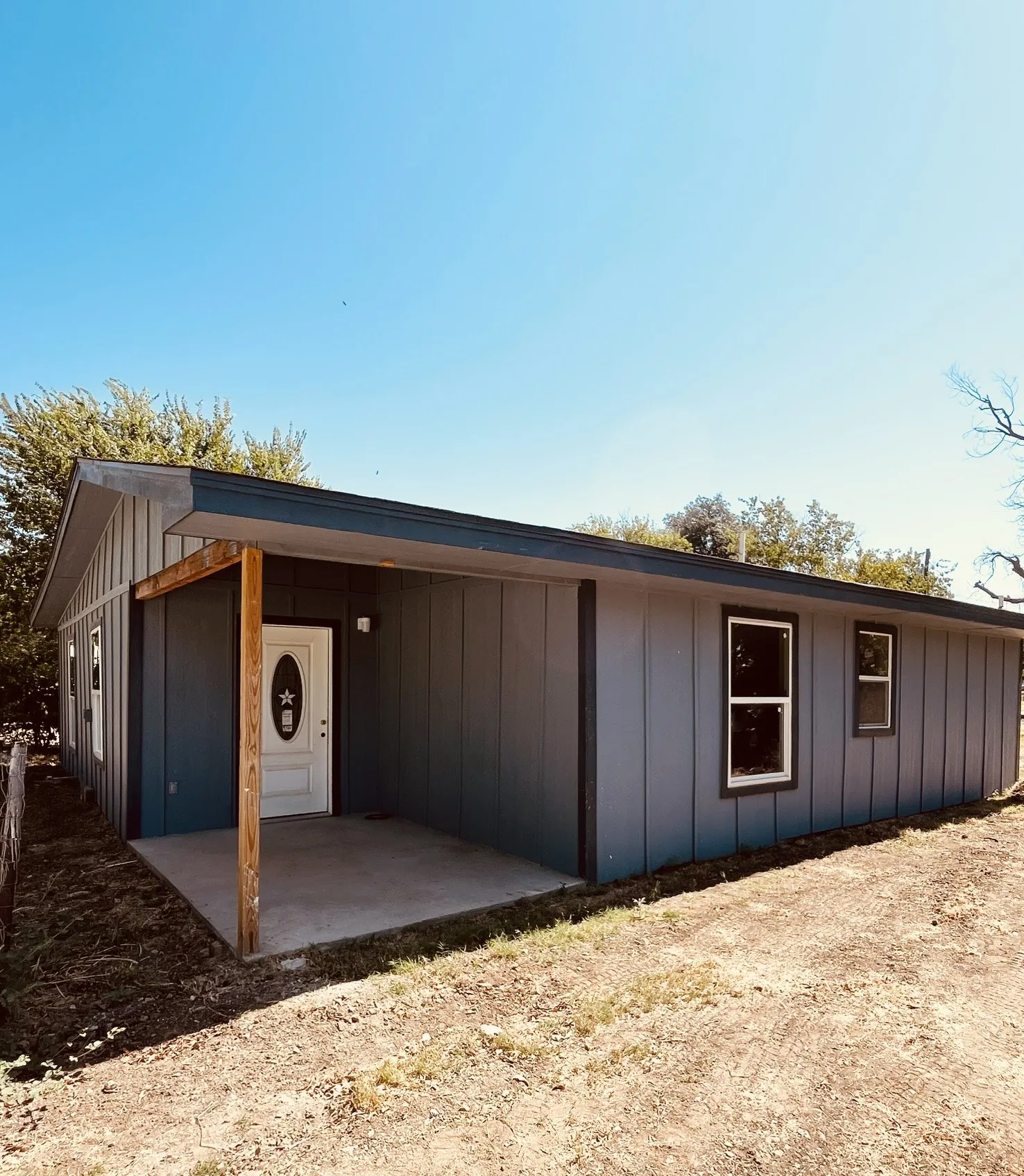 Single Family Residence For Sale in Brown County , 1619 Lane Street, Brownwood, Texas 76801, 2 Bedroom, 1 Bathroom, Garage spaces, 1,136 Sqft, built in 1990, mls#21375006, Real Estate Agent in Brownwood, Homes For Sale in Brown county, Homes For Sale in Brownwood, Realtor in Brownwood Texas, Real Estate Brokerage Independent Realty Texas, Luminita Cordes Realtor