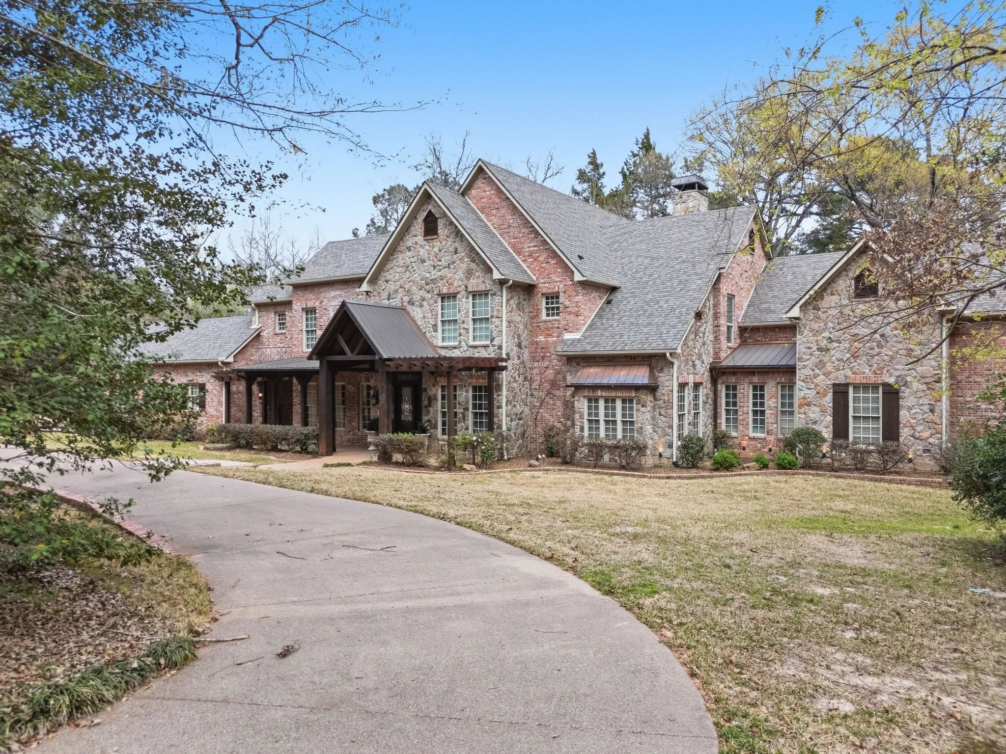 Single Family Residence For Sale in Smith County , 3814 Brighton Creek Circle, Tyler, Texas 75707, 4 Bedroom, 6 Bathroom, 4 Garage spaces, 5,800 Sqft, built in 2007, mls#21383432, Real Estate Agent in Tyler, Homes For Sale in Smith county, Homes For Sale in Tyler, Realtor in Tyler Texas, Real Estate Brokerage Independent Realty Texas, Luminita Cordes Realtor