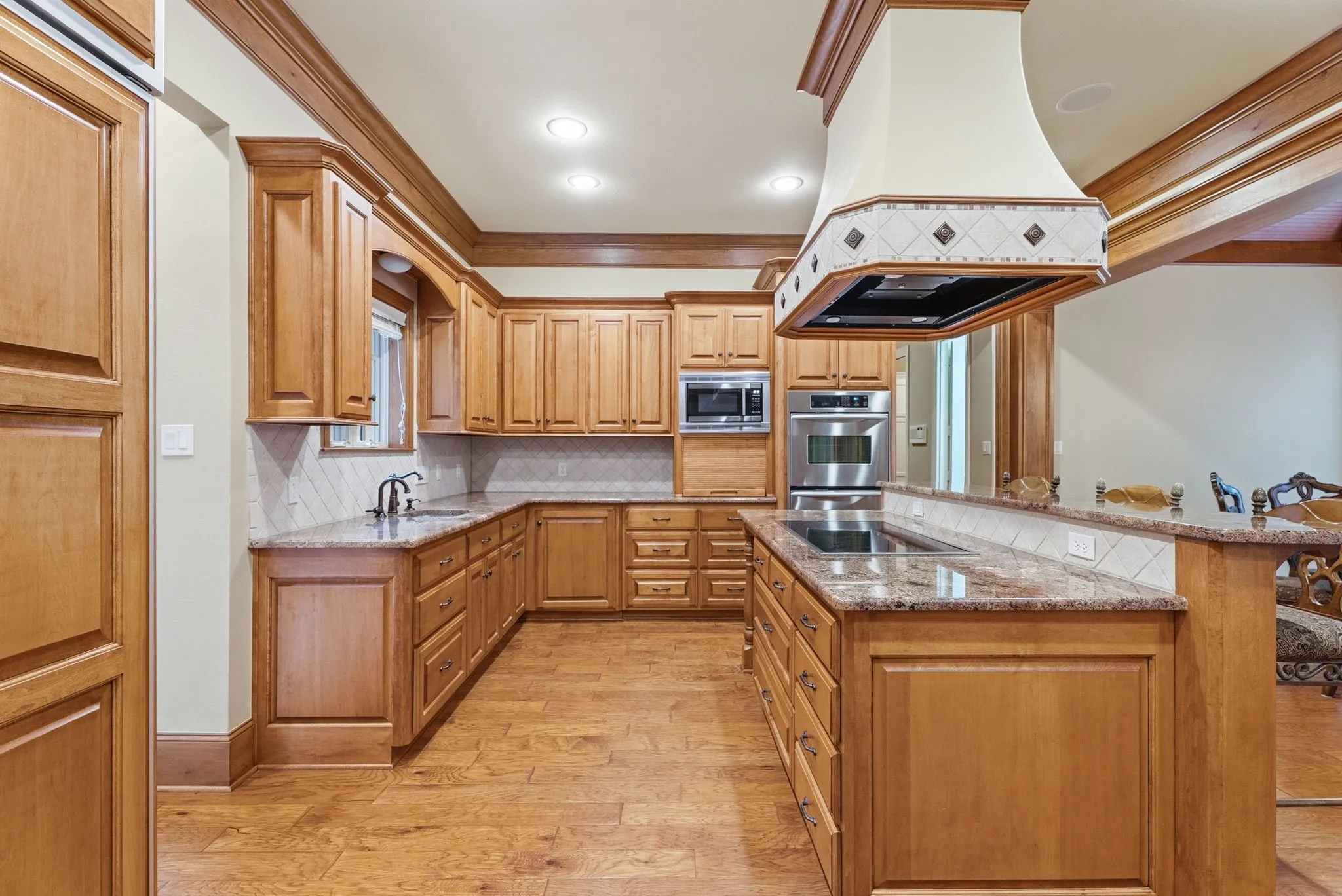 Single Family Residence For Sale in Smith County , 3814 Brighton Creek Circle, Tyler, Texas 75707, 4 Bedroom, 6 Bathroom, 4 Garage spaces, 5,800 Sqft, built in 2007, mls#21383432, Real Estate Agent in Tyler, Homes For Sale in Smith county, Homes For Sale in Tyler, Realtor in Tyler Texas, Real Estate Brokerage Independent Realty Texas, Luminita Cordes Realtor
