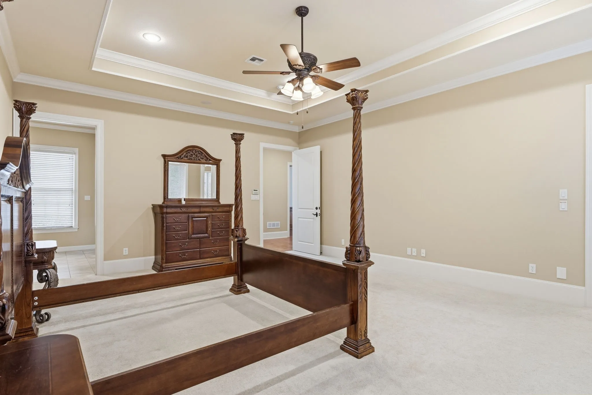 Single Family Residence For Sale in Smith County , 3814 Brighton Creek Circle, Tyler, Texas 75707, 4 Bedroom, 6 Bathroom, 4 Garage spaces, 5,800 Sqft, built in 2007, mls#21383432, Real Estate Agent in Tyler, Homes For Sale in Smith county, Homes For Sale in Tyler, Realtor in Tyler Texas, Real Estate Brokerage Independent Realty Texas, Luminita Cordes Realtor