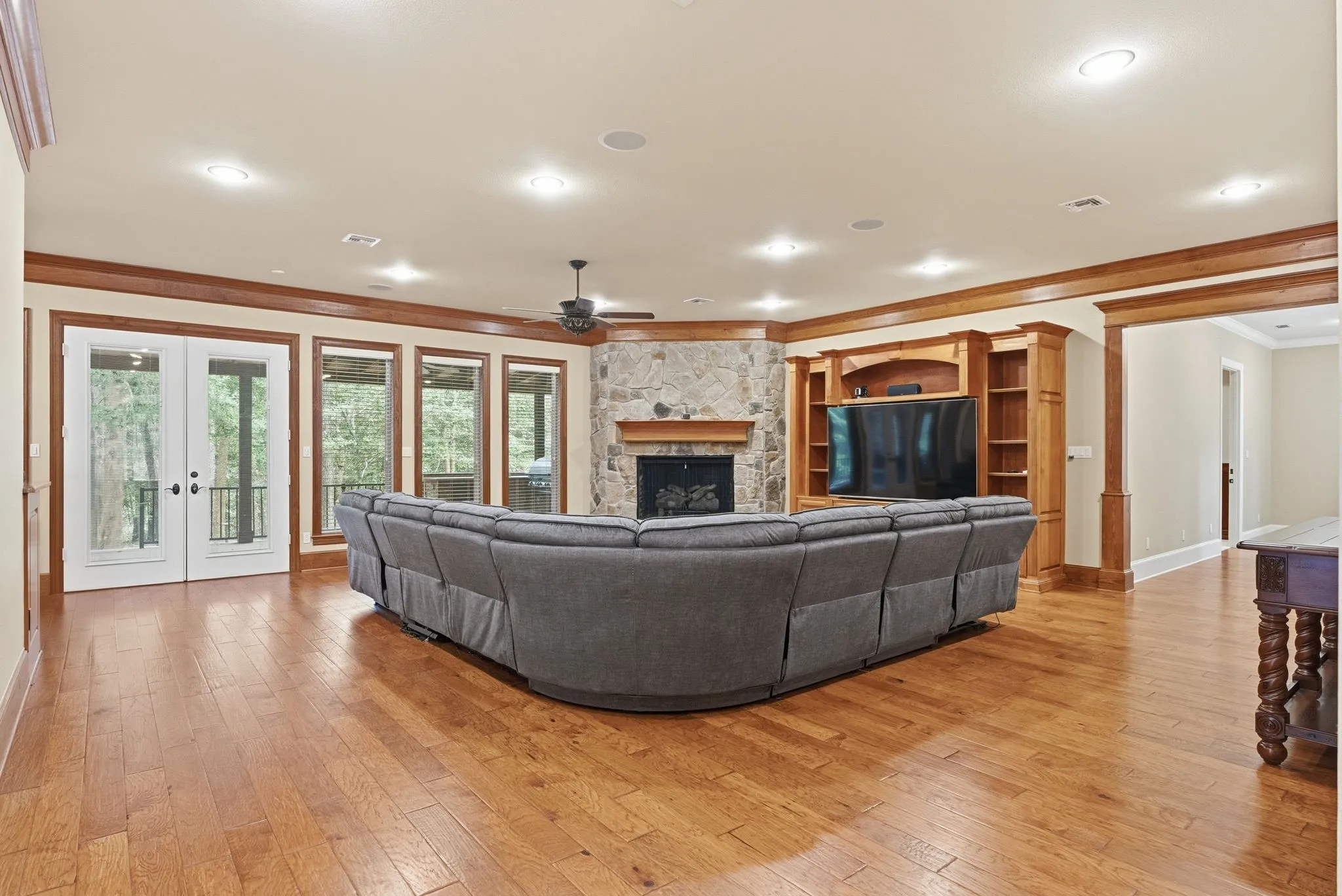 Single Family Residence For Sale in Smith County , 3814 Brighton Creek Circle, Tyler, Texas 75707, 4 Bedroom, 6 Bathroom, 4 Garage spaces, 5,800 Sqft, built in 2007, mls#21383432, Real Estate Agent in Tyler, Homes For Sale in Smith county, Homes For Sale in Tyler, Realtor in Tyler Texas, Real Estate Brokerage Independent Realty Texas, Luminita Cordes Realtor