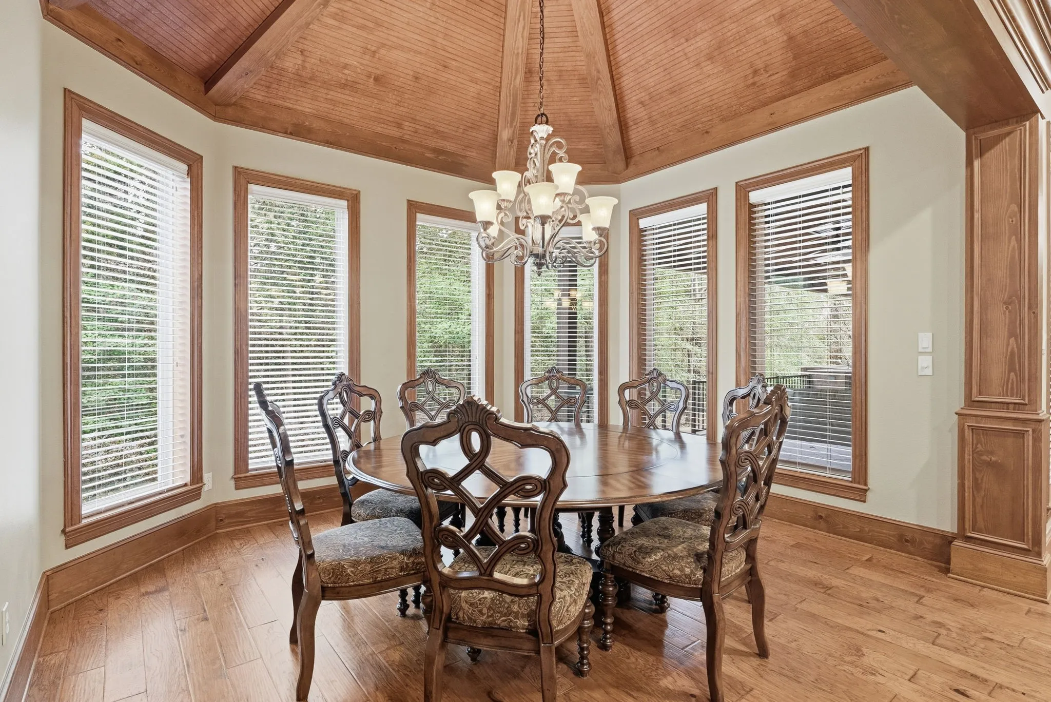 Single Family Residence For Sale in Smith County , 3814 Brighton Creek Circle, Tyler, Texas 75707, 4 Bedroom, 6 Bathroom, 4 Garage spaces, 5,800 Sqft, built in 2007, mls#21383432, Real Estate Agent in Tyler, Homes For Sale in Smith county, Homes For Sale in Tyler, Realtor in Tyler Texas, Real Estate Brokerage Independent Realty Texas, Luminita Cordes Realtor