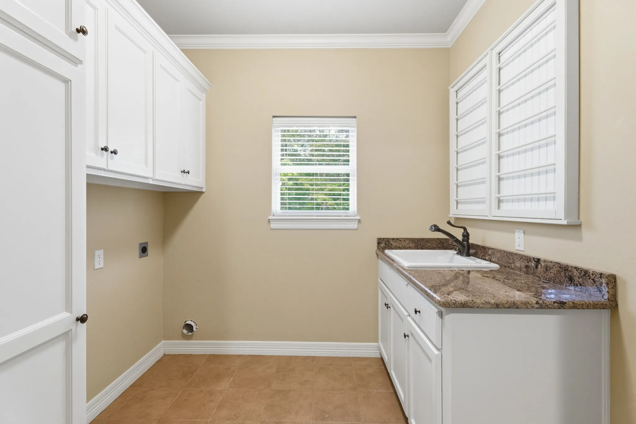 Single Family Residence For Sale in Smith County , 3814 Brighton Creek Circle, Tyler, Texas 75707, 4 Bedroom, 6 Bathroom, 4 Garage spaces, 5,800 Sqft, built in 2007, mls#21383432, Real Estate Agent in Tyler, Homes For Sale in Smith county, Homes For Sale in Tyler, Realtor in Tyler Texas, Real Estate Brokerage Independent Realty Texas, Luminita Cordes Realtor