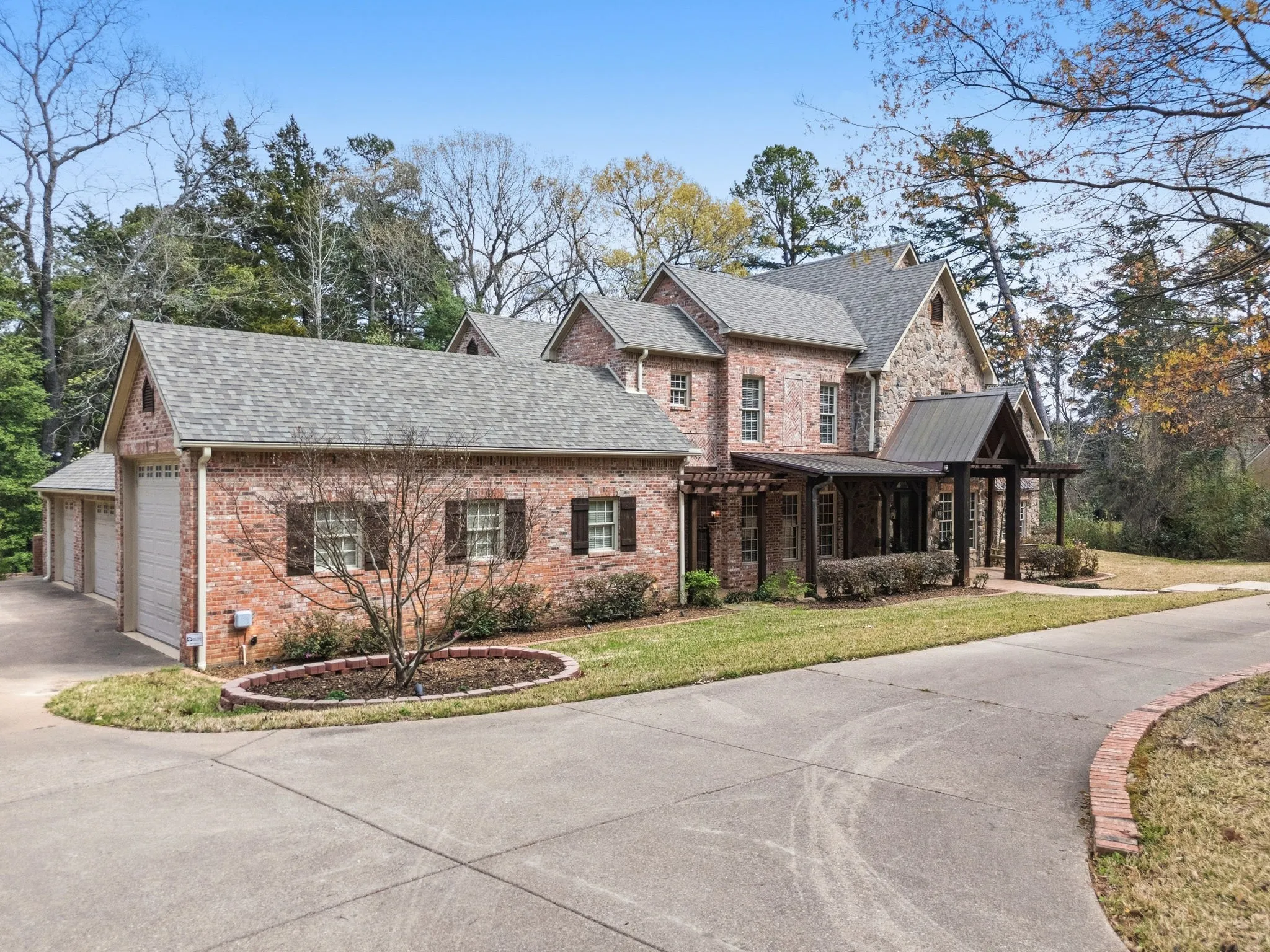 Single Family Residence For Sale in Smith County , 3814 Brighton Creek Circle, Tyler, Texas 75707, 4 Bedroom, 6 Bathroom, 4 Garage spaces, 5,800 Sqft, built in 2007, mls#21383432, Real Estate Agent in Tyler, Homes For Sale in Smith county, Homes For Sale in Tyler, Realtor in Tyler Texas, Real Estate Brokerage Independent Realty Texas, Luminita Cordes Realtor