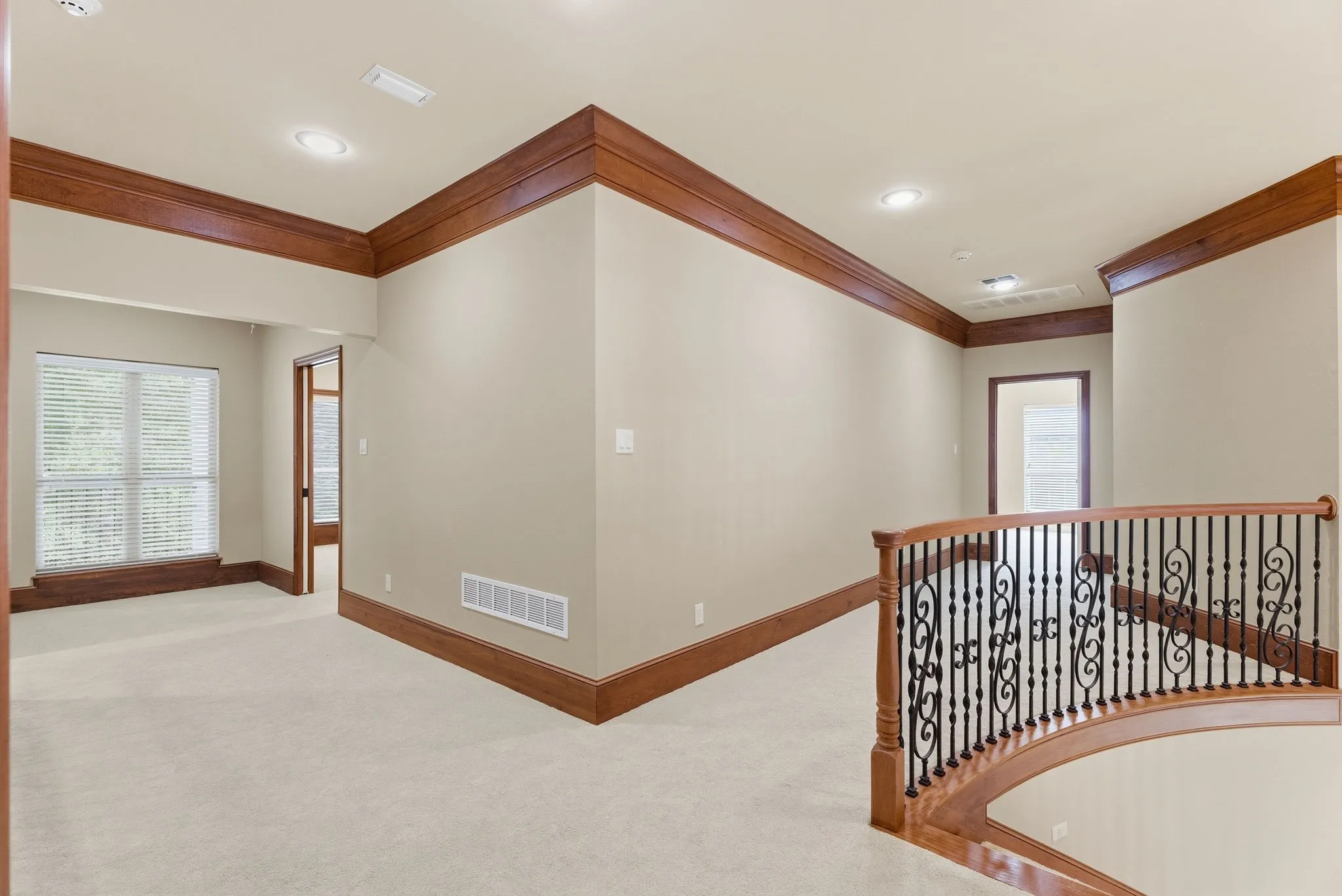 Single Family Residence For Sale in Smith County , 3814 Brighton Creek Circle, Tyler, Texas 75707, 4 Bedroom, 6 Bathroom, 4 Garage spaces, 5,800 Sqft, built in 2007, mls#21383432, Real Estate Agent in Tyler, Homes For Sale in Smith county, Homes For Sale in Tyler, Realtor in Tyler Texas, Real Estate Brokerage Independent Realty Texas, Luminita Cordes Realtor